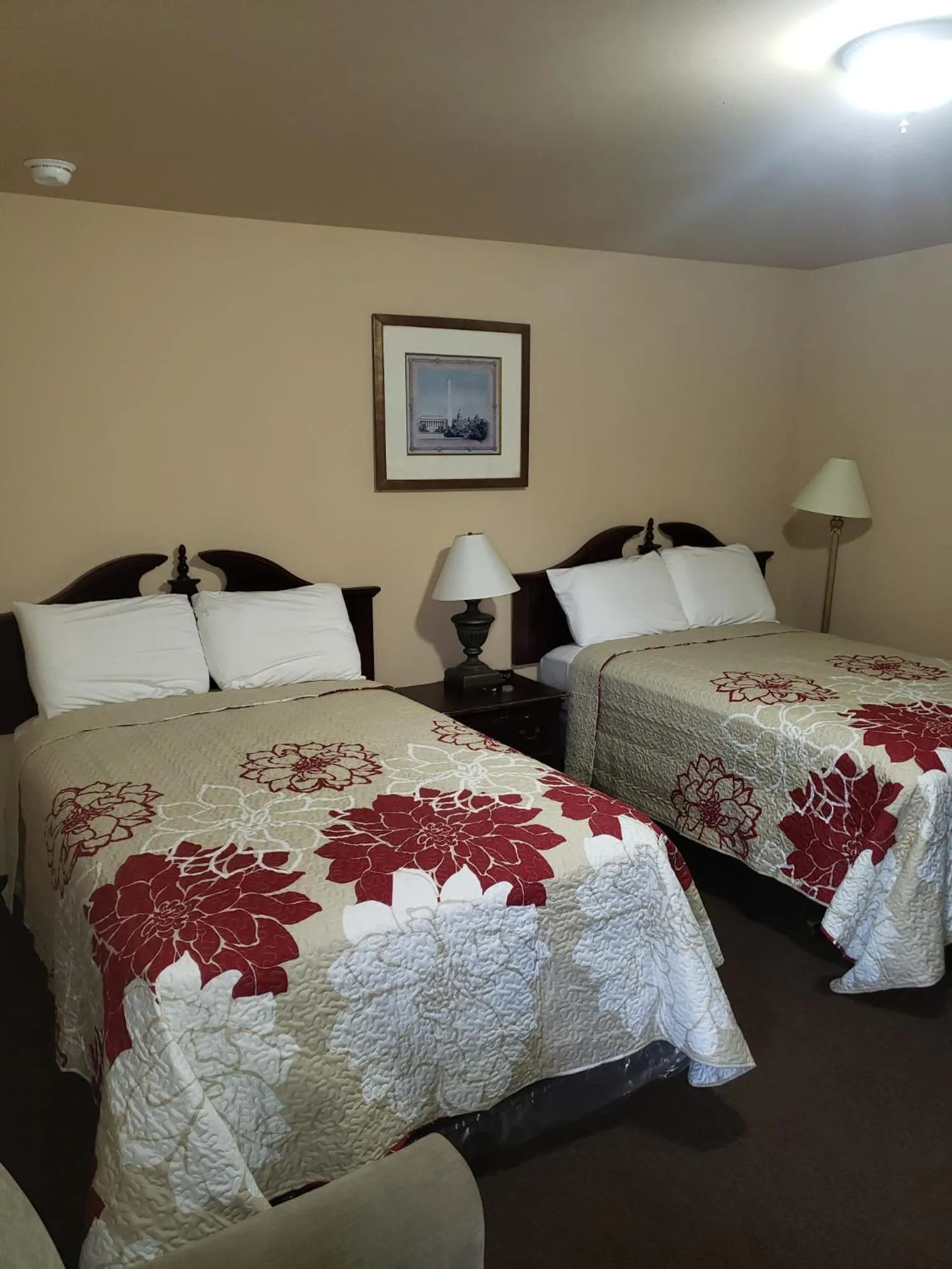 Bedroom, Bed in Clarysville Motel