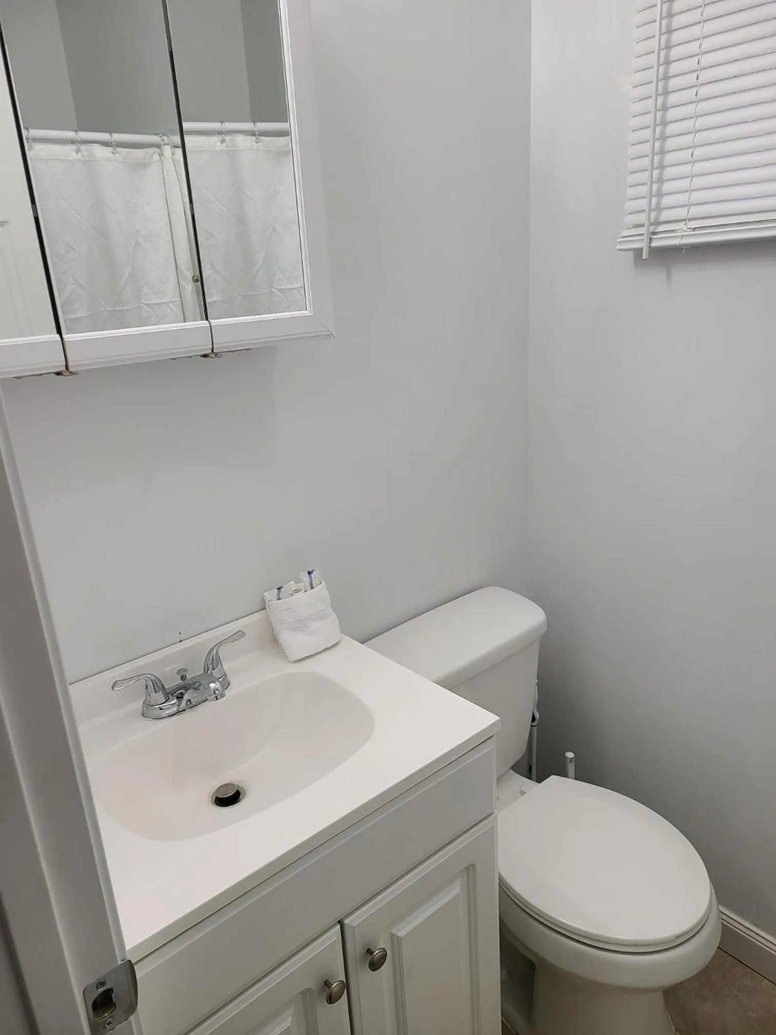 Bathroom in Clarysville Motel