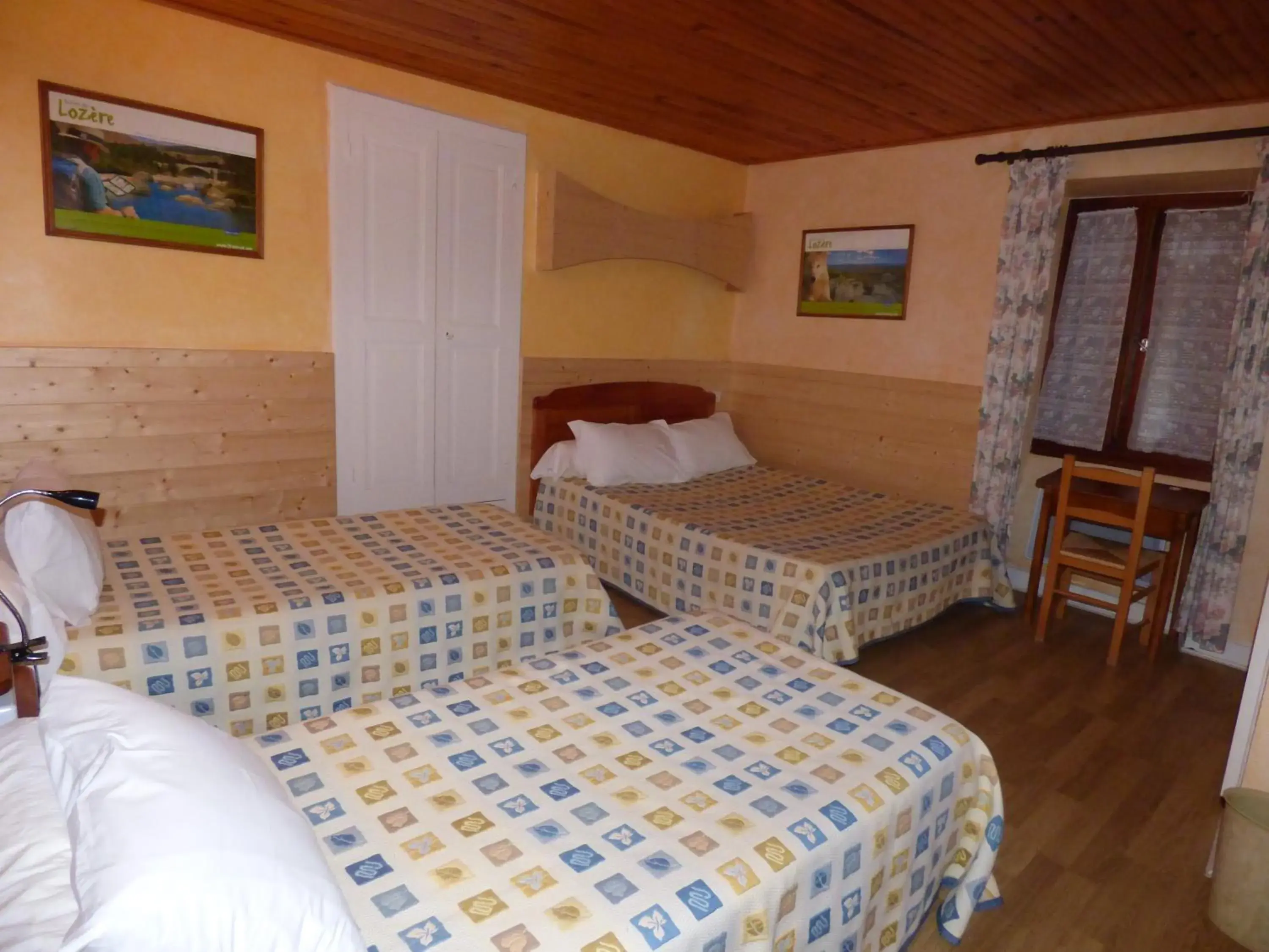 Bed in Logis Hôtel restaurant La Remise Bed in Logis Hôtel restaurant La Remise