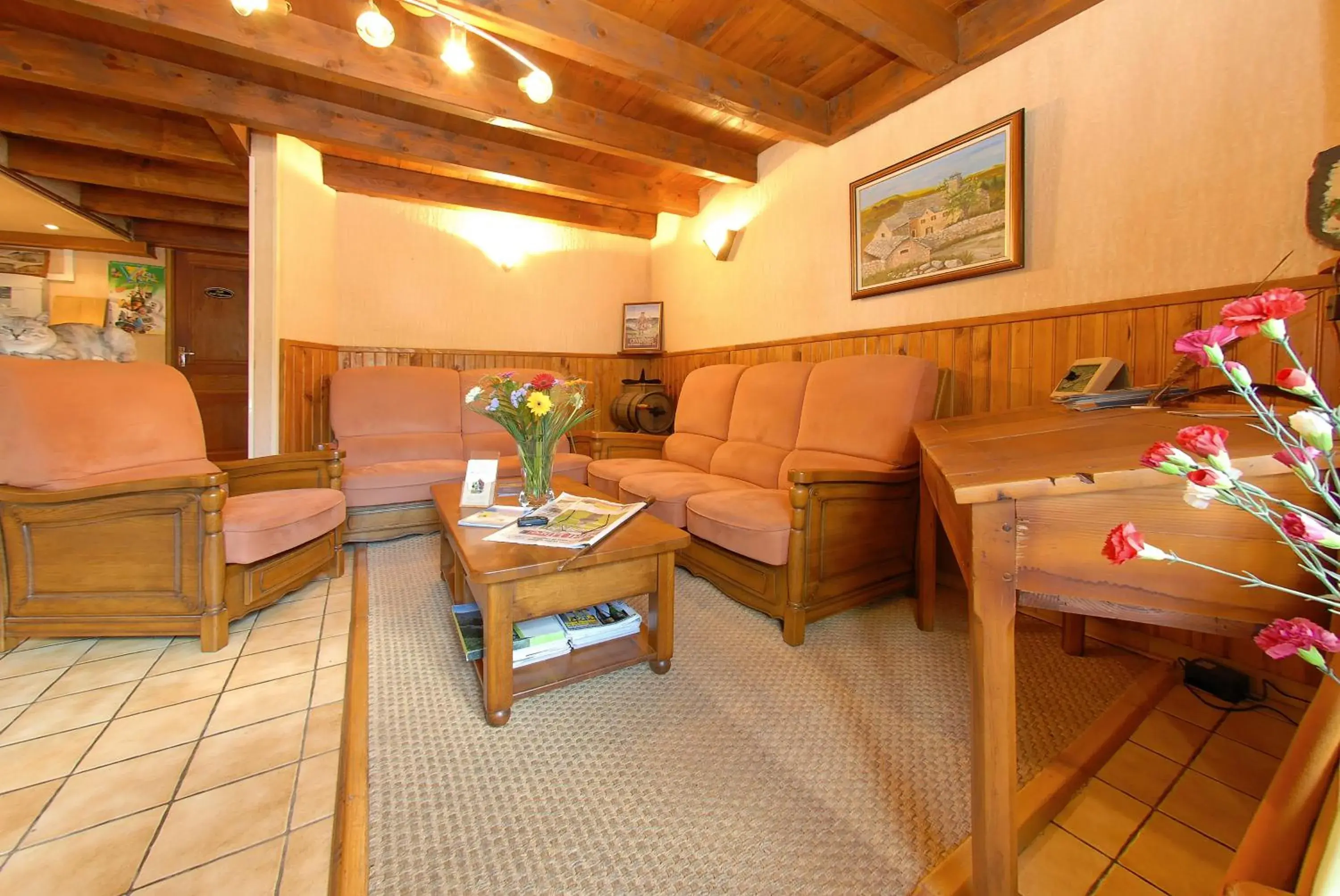 Living room in Logis Hôtel restaurant La Remise Living room in Logis Hôtel restaurant La Remise