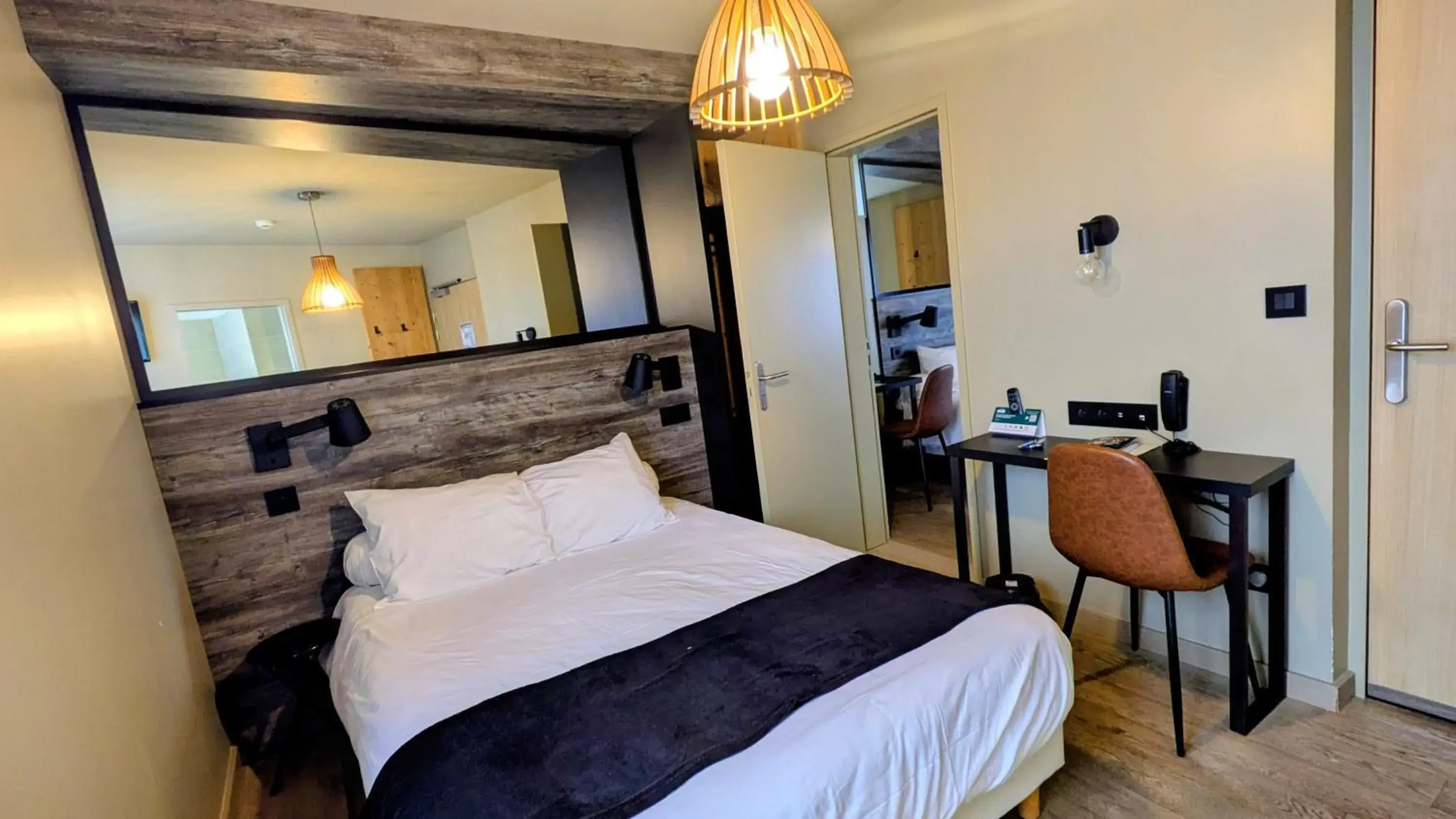 Bed in Logis Hôtel restaurant La Remise Bed in Logis Hôtel restaurant La Remise