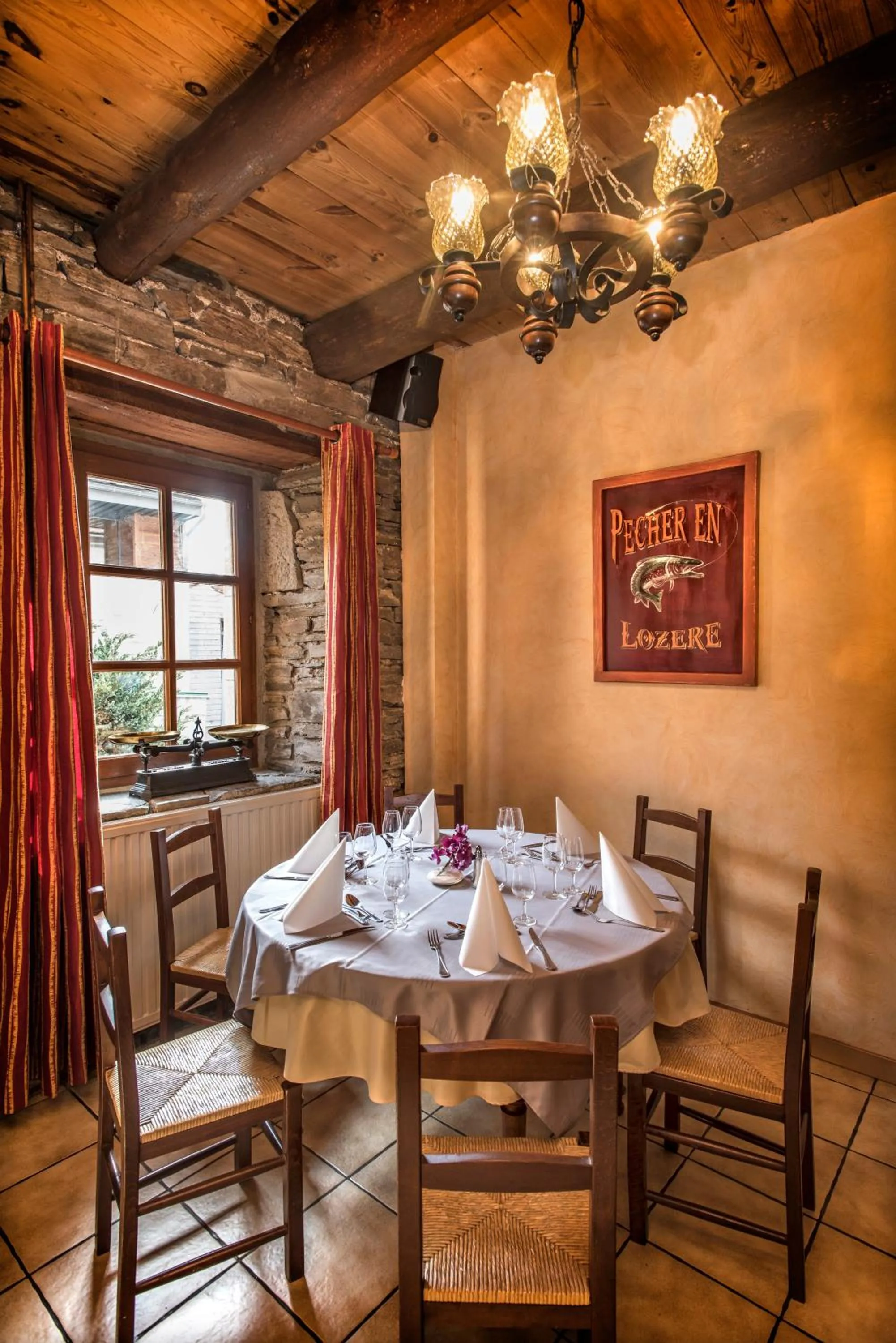 Restaurant/places to eat in Logis Hôtel restaurant La Remise