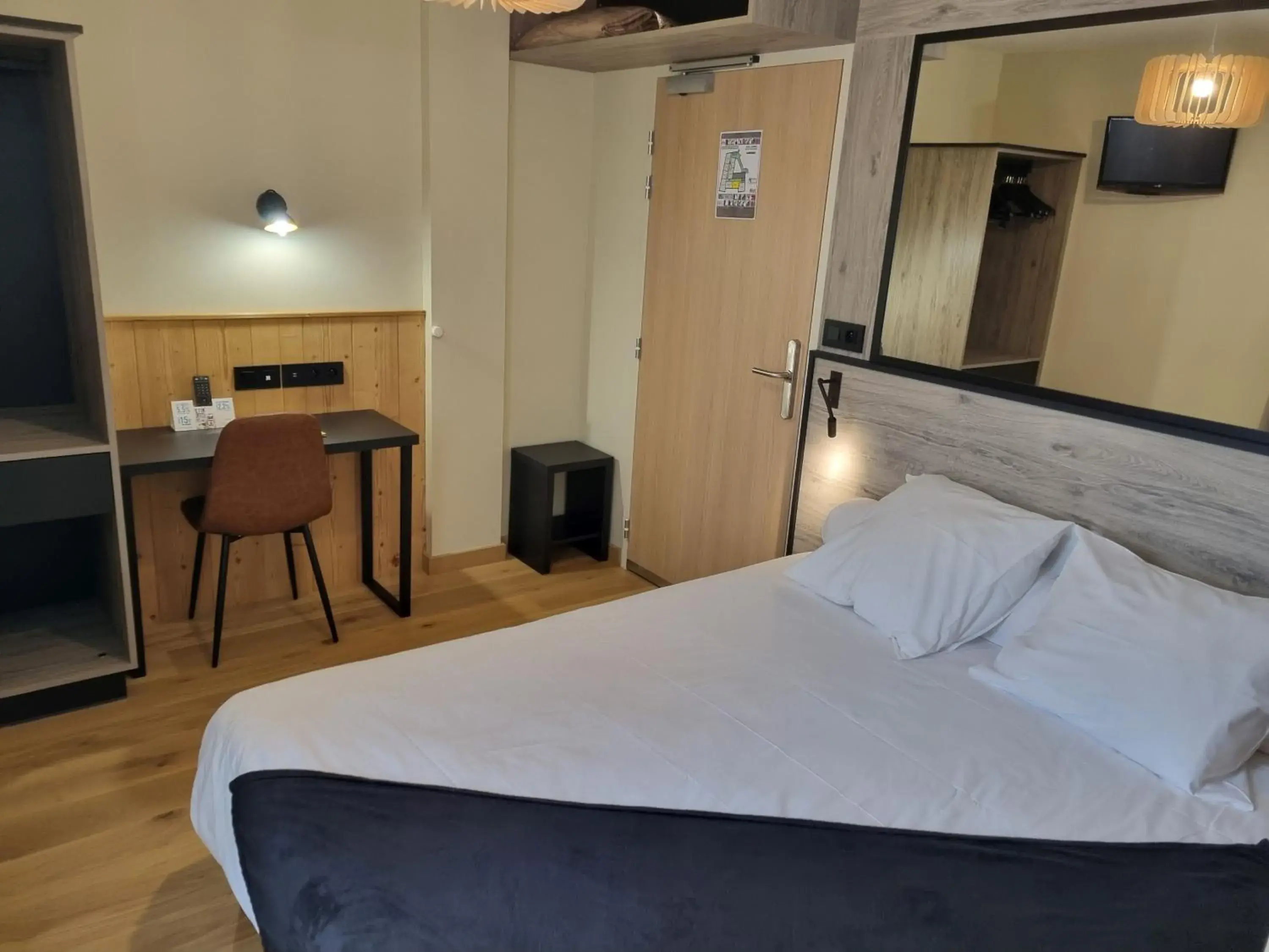 Bed in Logis Hôtel restaurant La Remise Bed in Logis Hôtel restaurant La Remise