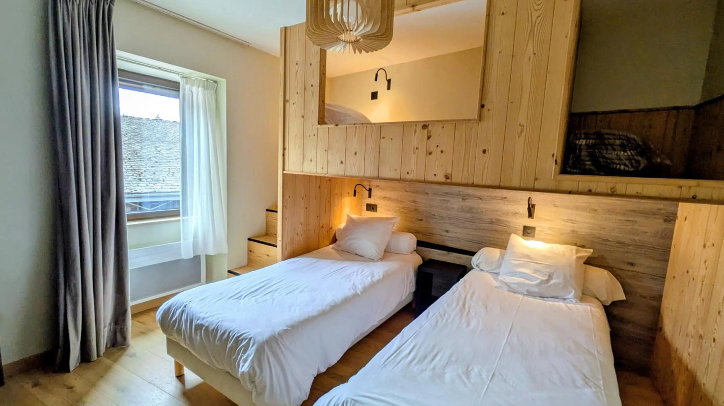 Bed in Logis Hôtel restaurant La Remise