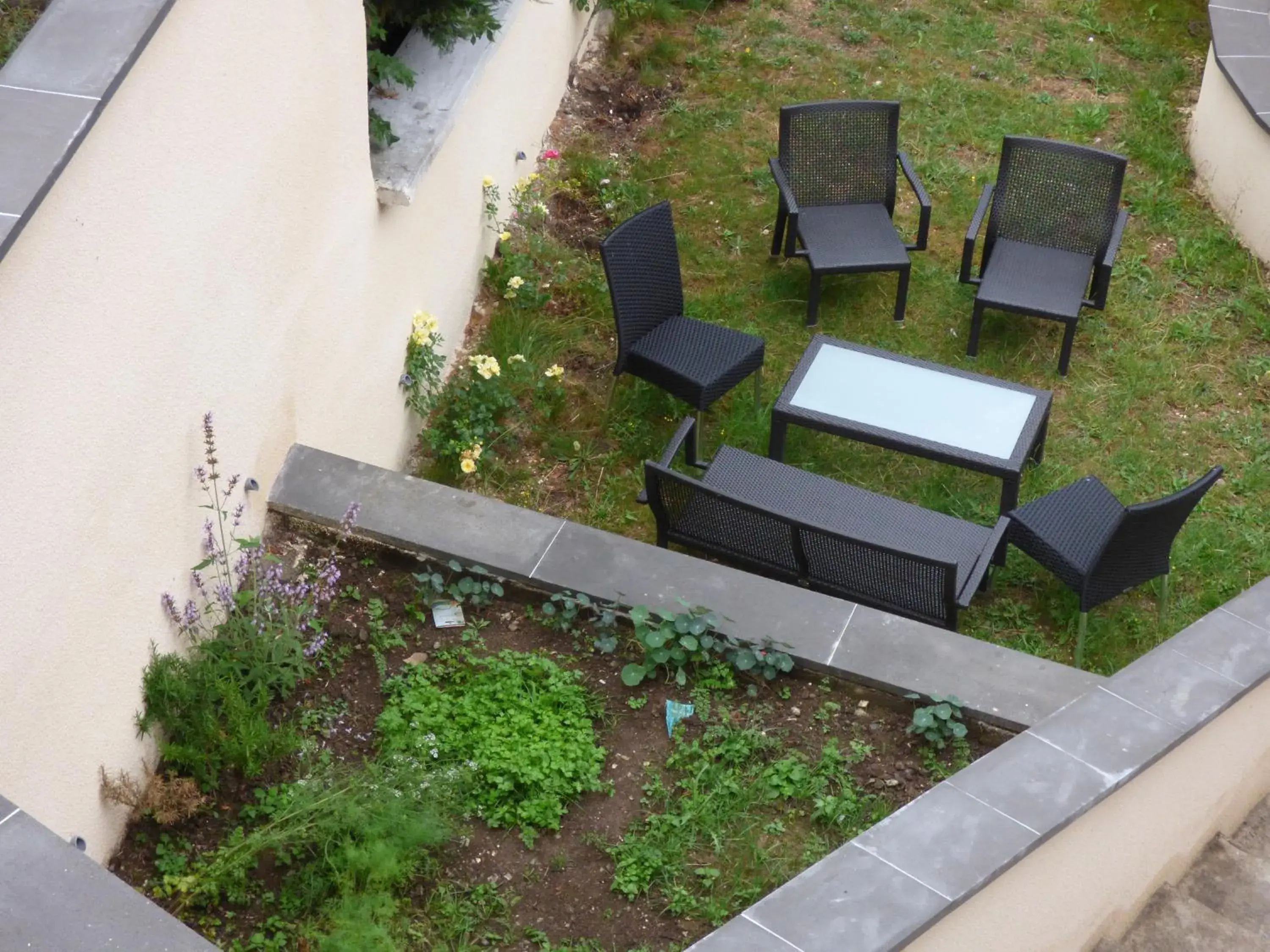 Garden in Logis Hôtel restaurant La Remise Garden in Logis Hôtel restaurant La Remise