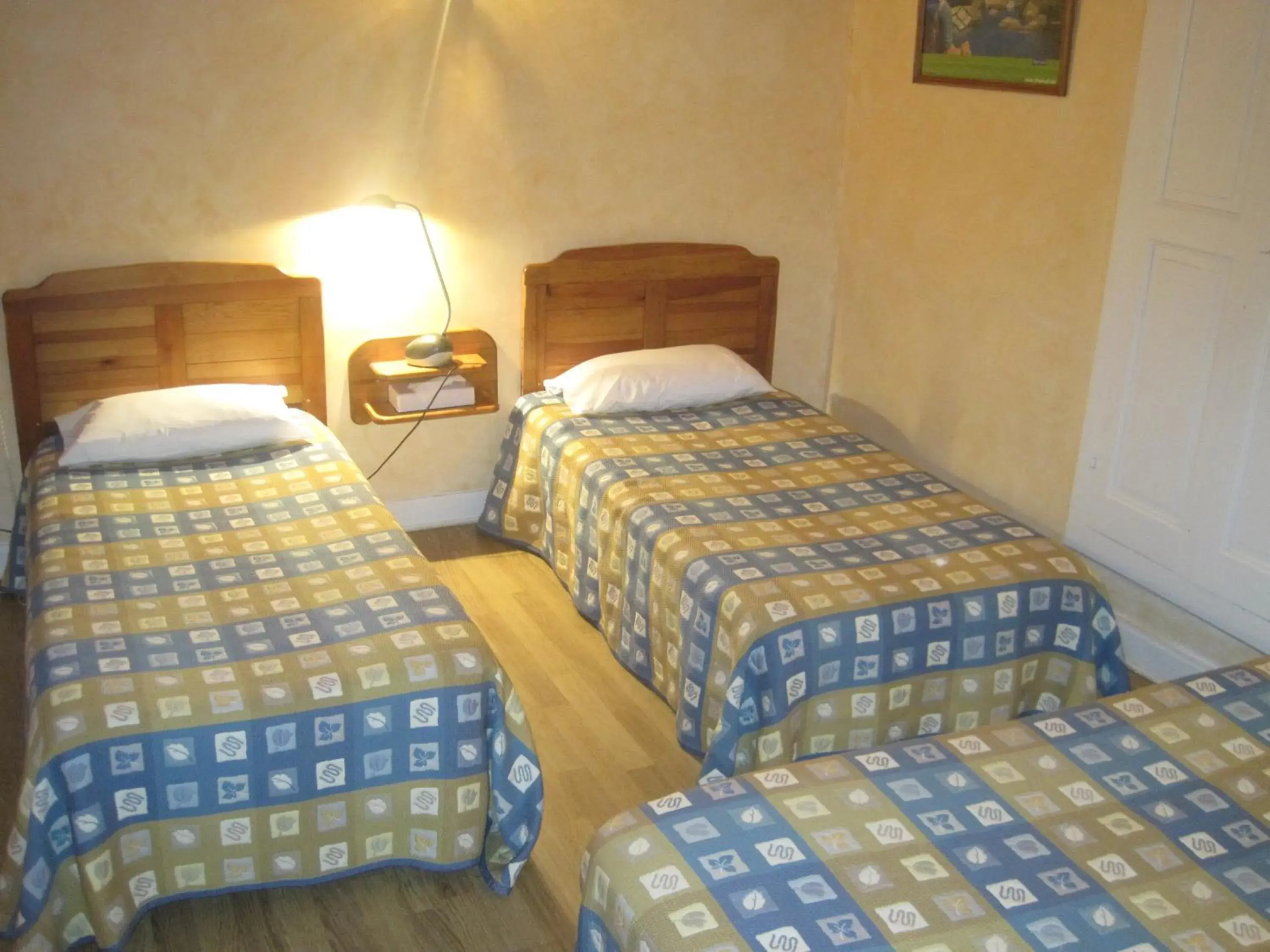 Bed in Logis Hôtel restaurant La Remise Bed in Logis Hôtel restaurant La Remise