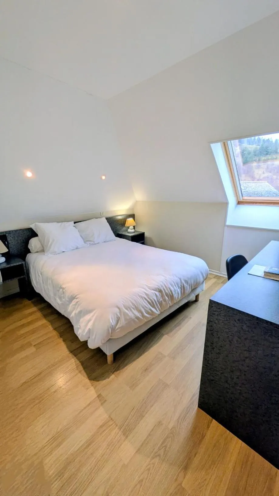 Bed in Logis Hôtel restaurant La Remise