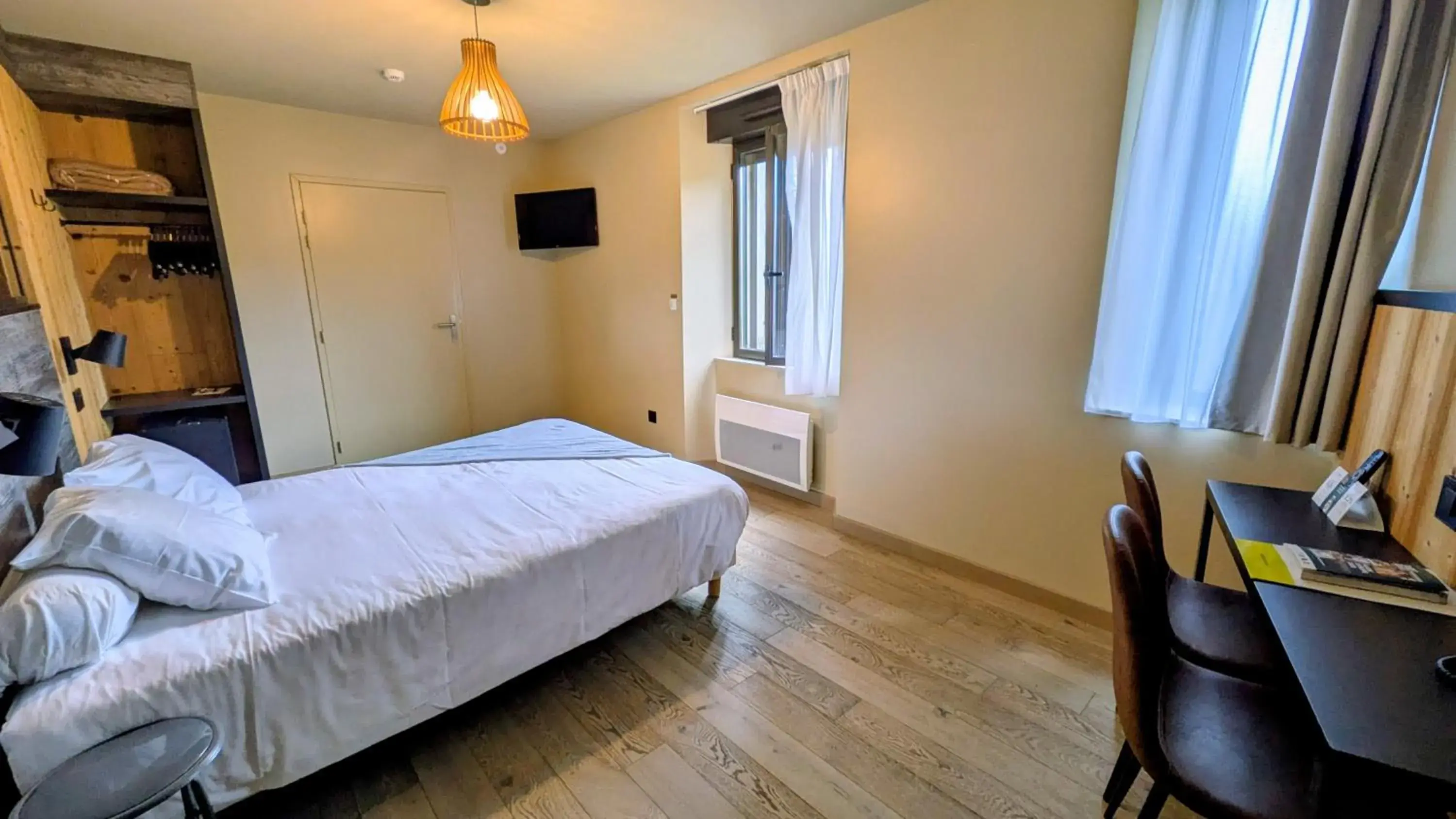 Bed in Logis Hôtel restaurant La Remise Bed in Logis Hôtel restaurant La Remise