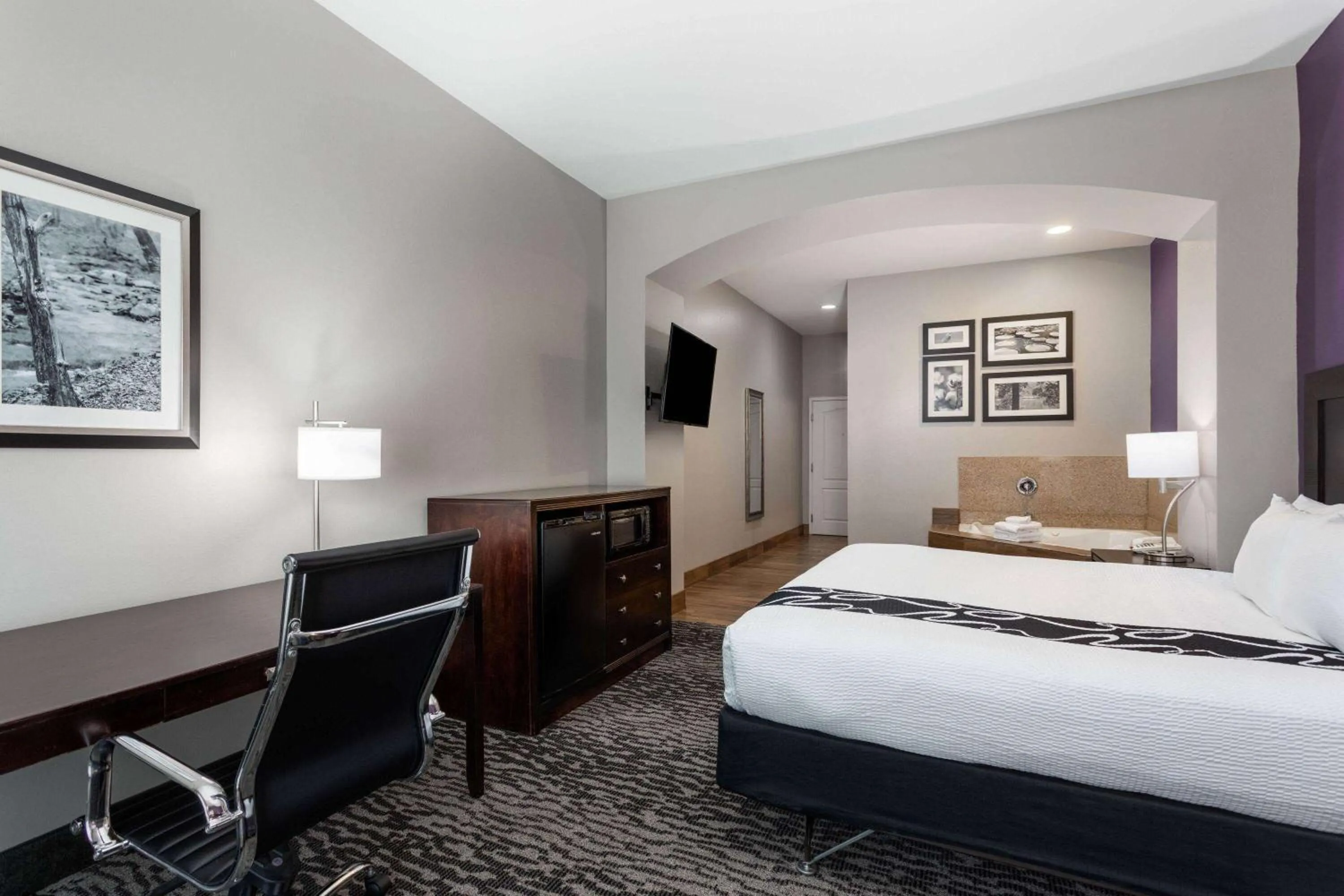 Photo of the whole room, Bed in La Quinta by Wyndham Huntsville Airport Madison