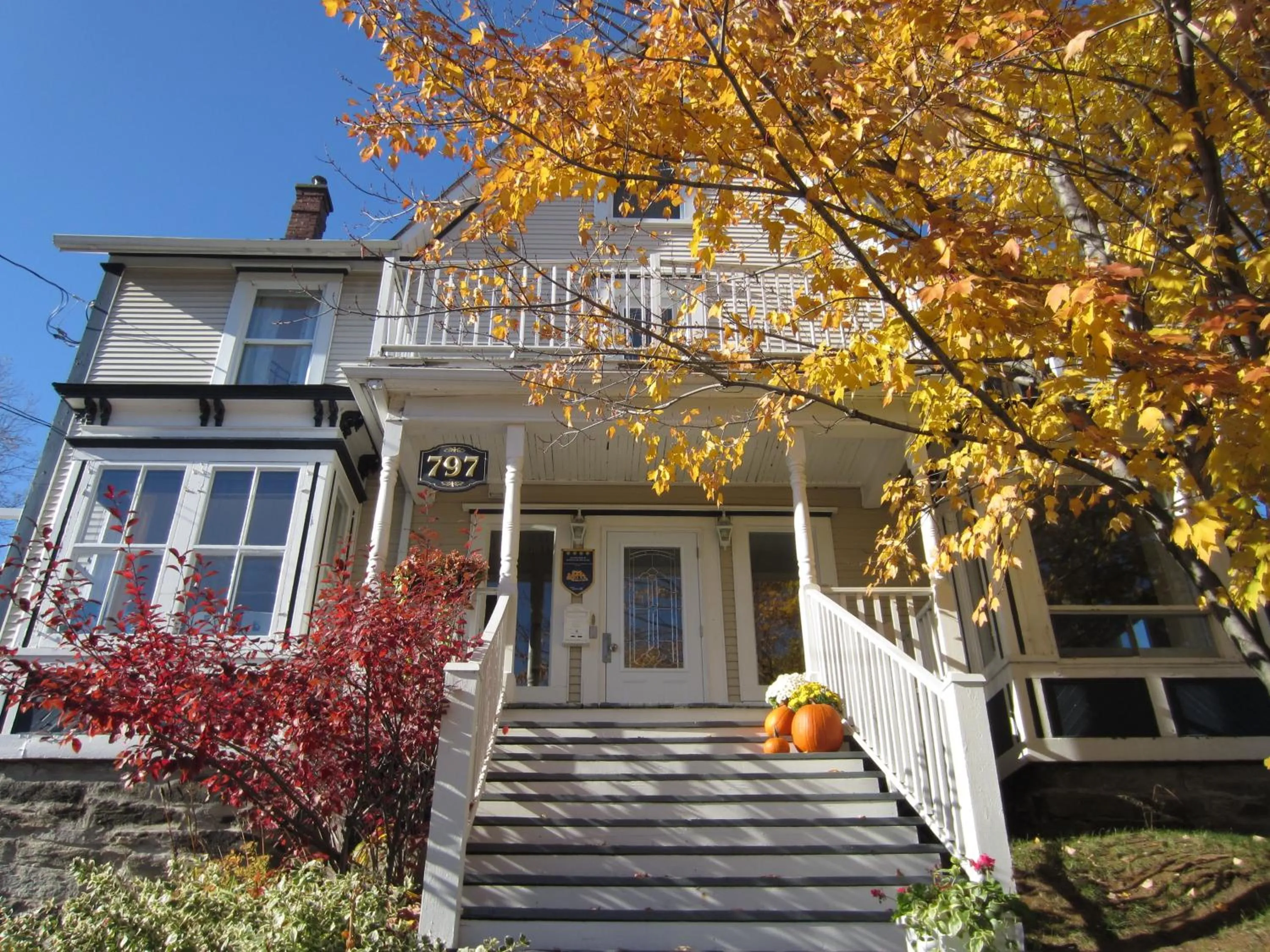 Facade/entrance in Auberge Marquis de Montcalm