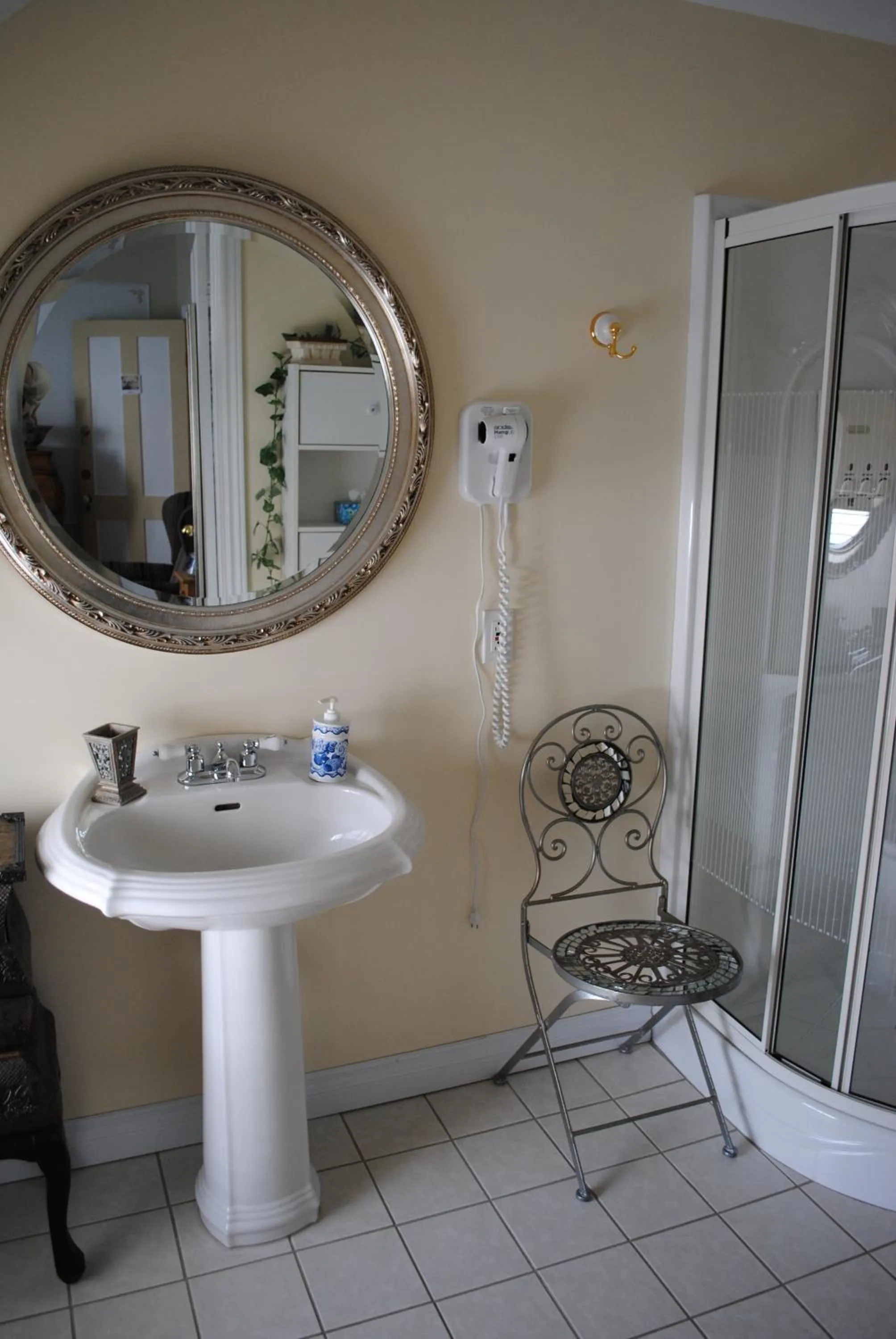 Shower in Auberge Marquis de Montcalm