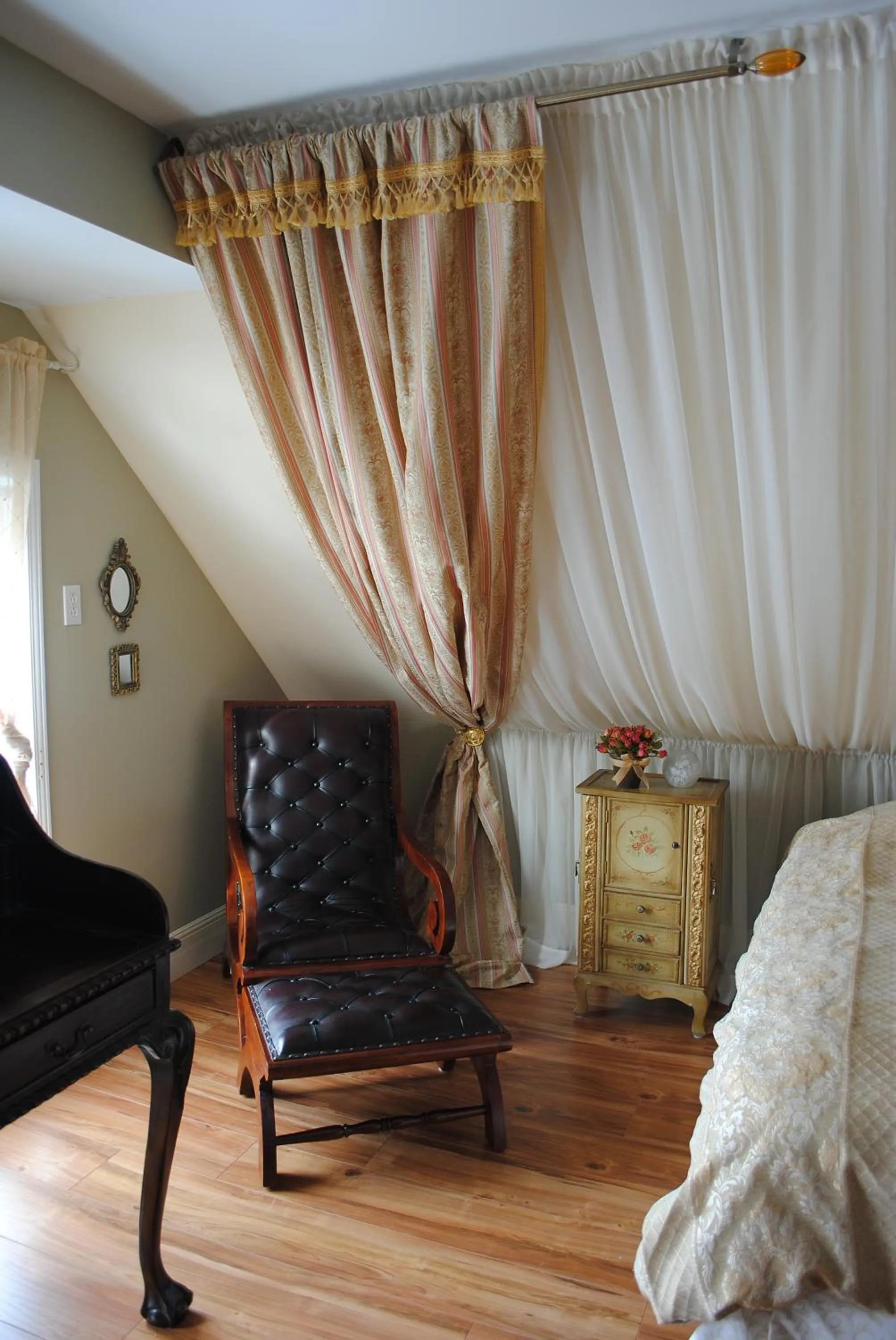 Decorative detail in Auberge Marquis de Montcalm