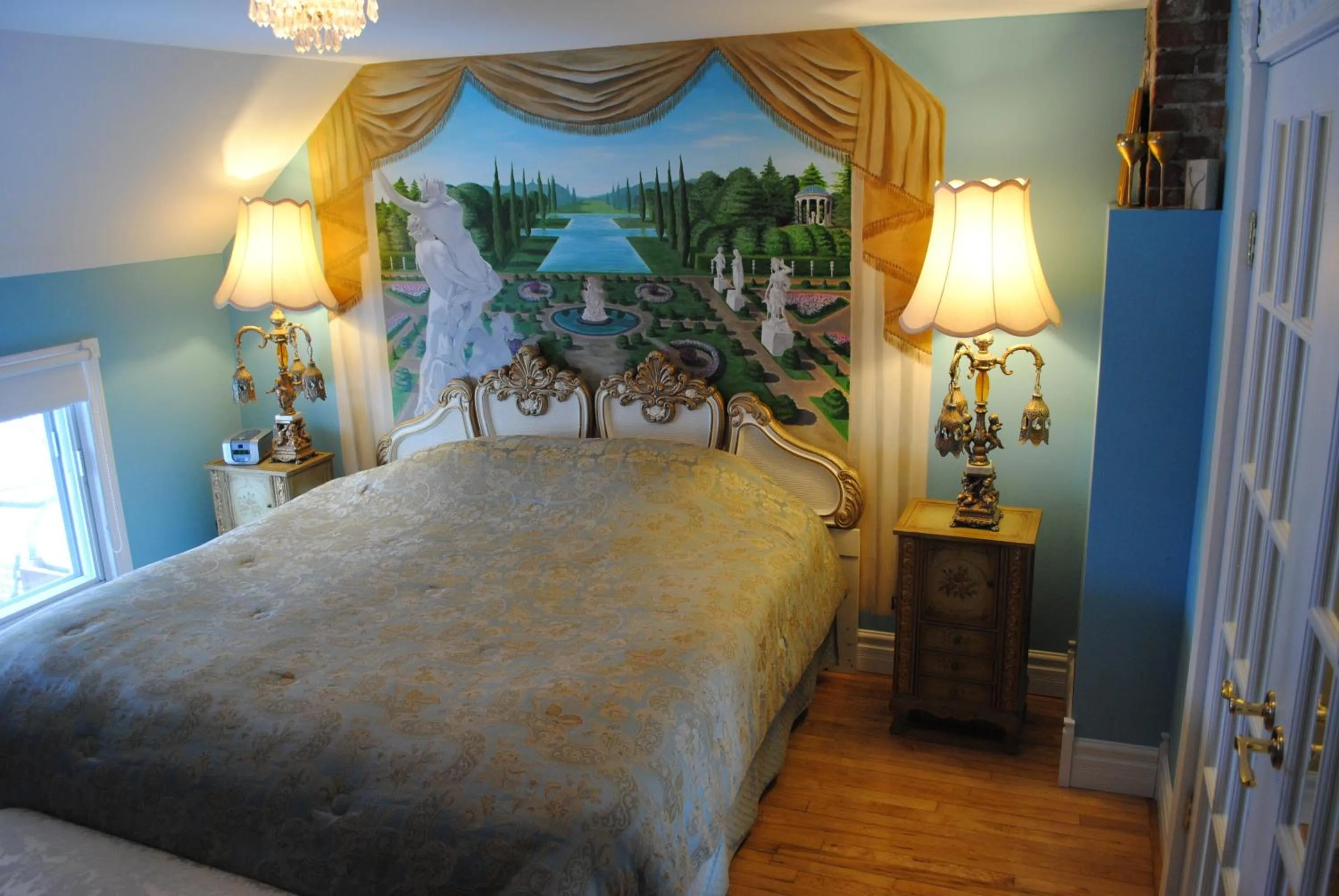 Bed in Auberge Marquis de Montcalm