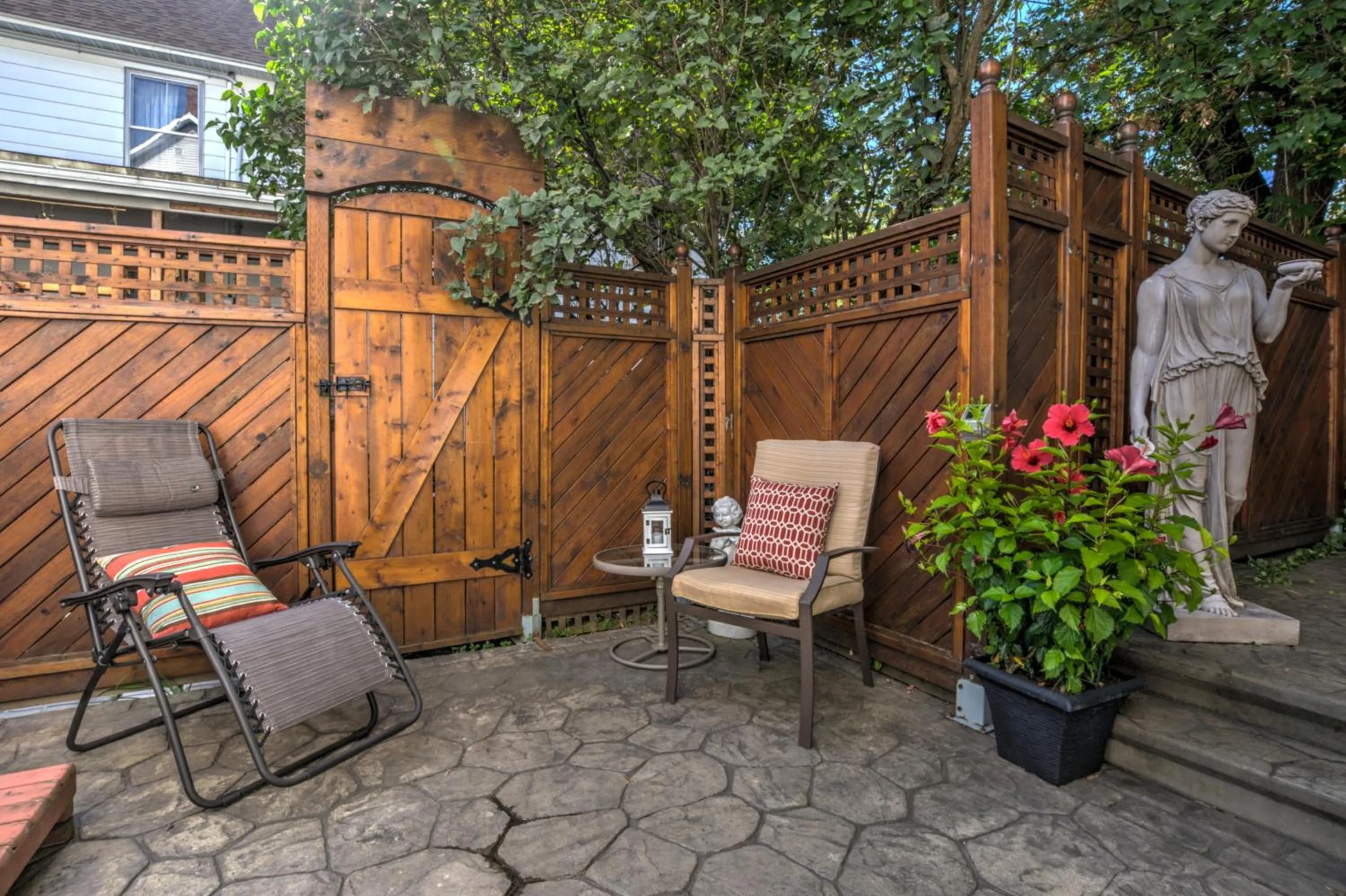 Patio in Auberge Marquis de Montcalm