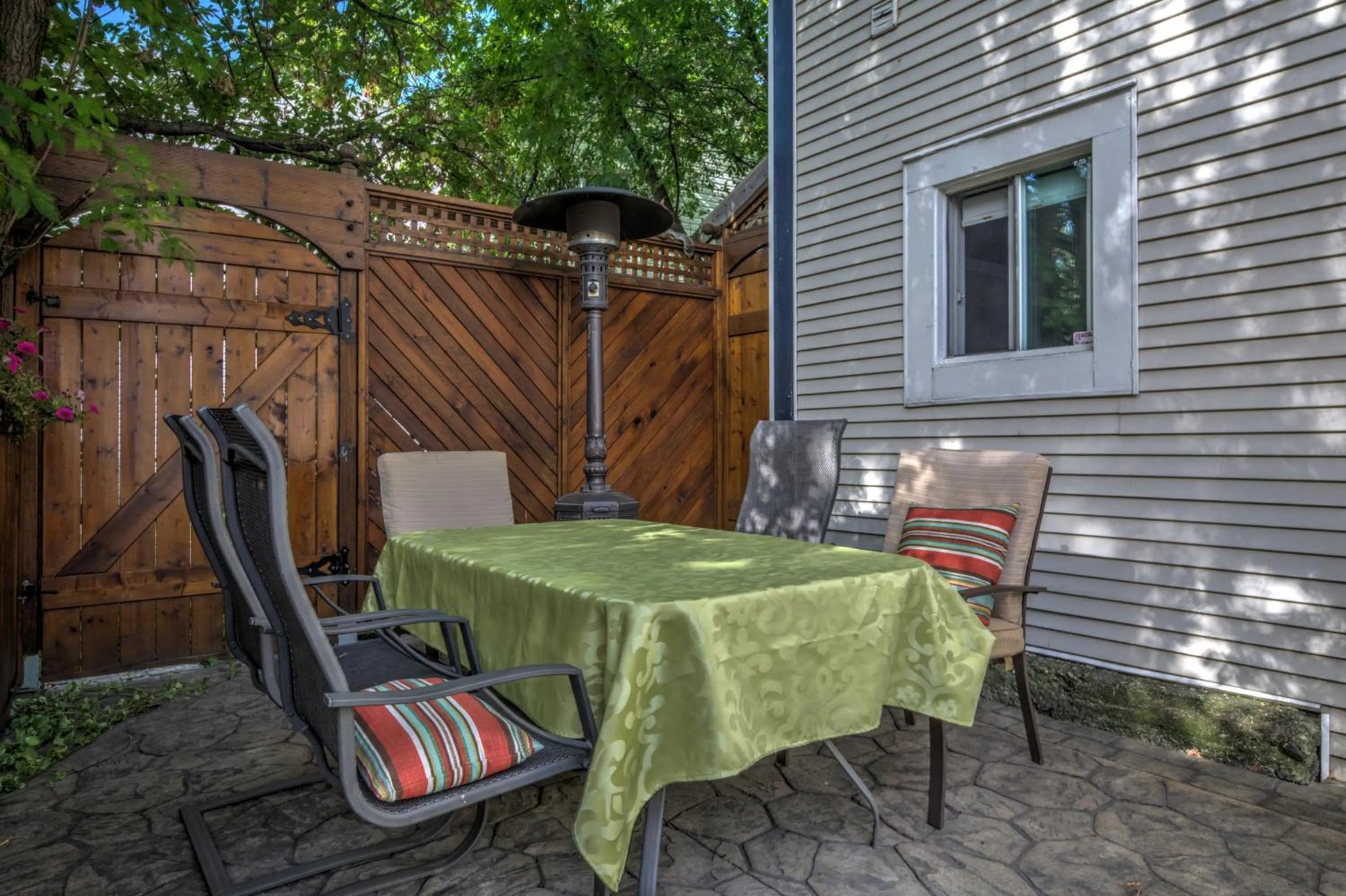 Patio in Auberge Marquis de Montcalm
