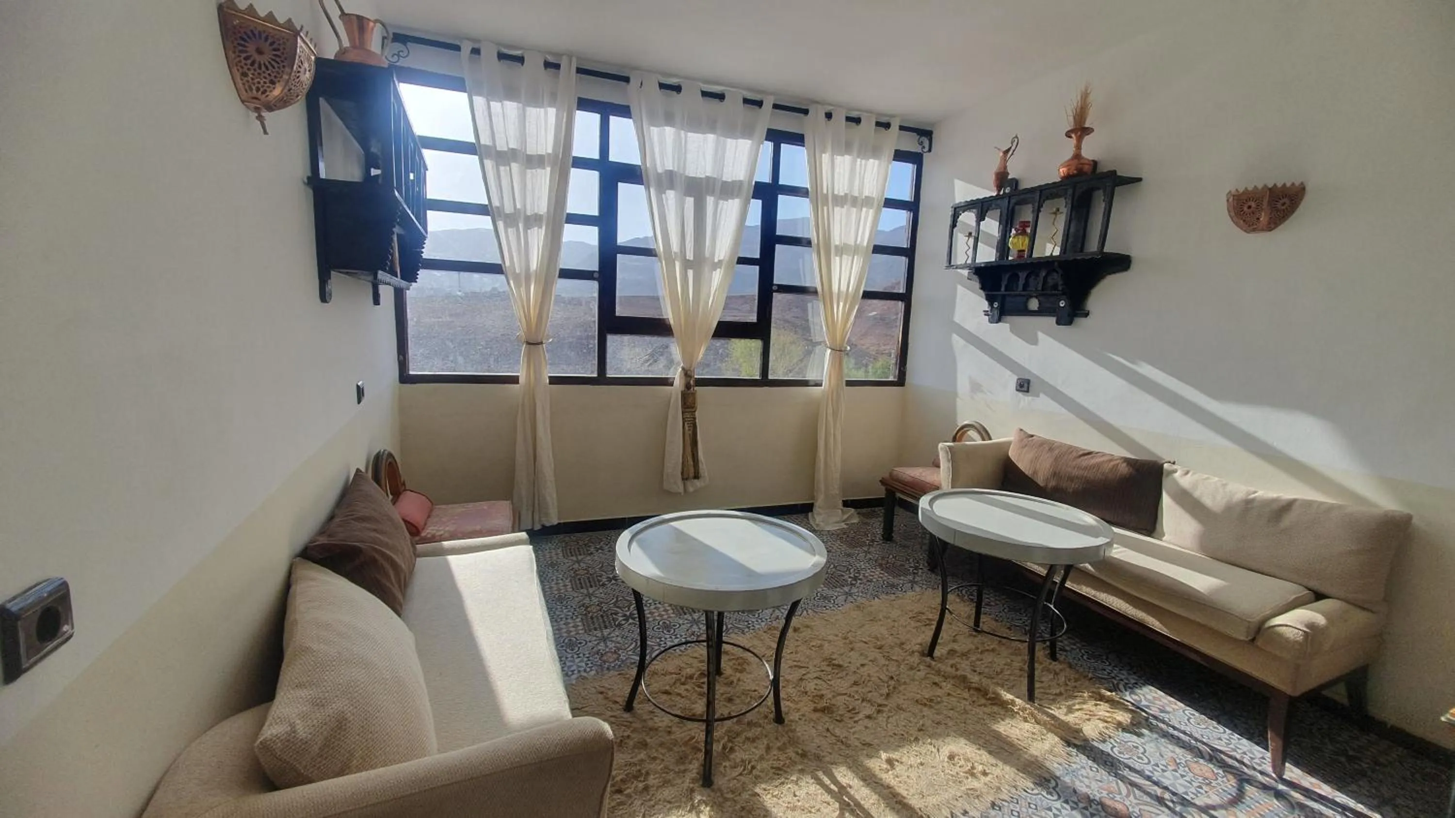 Library in Tizi Maison d'Hôtes