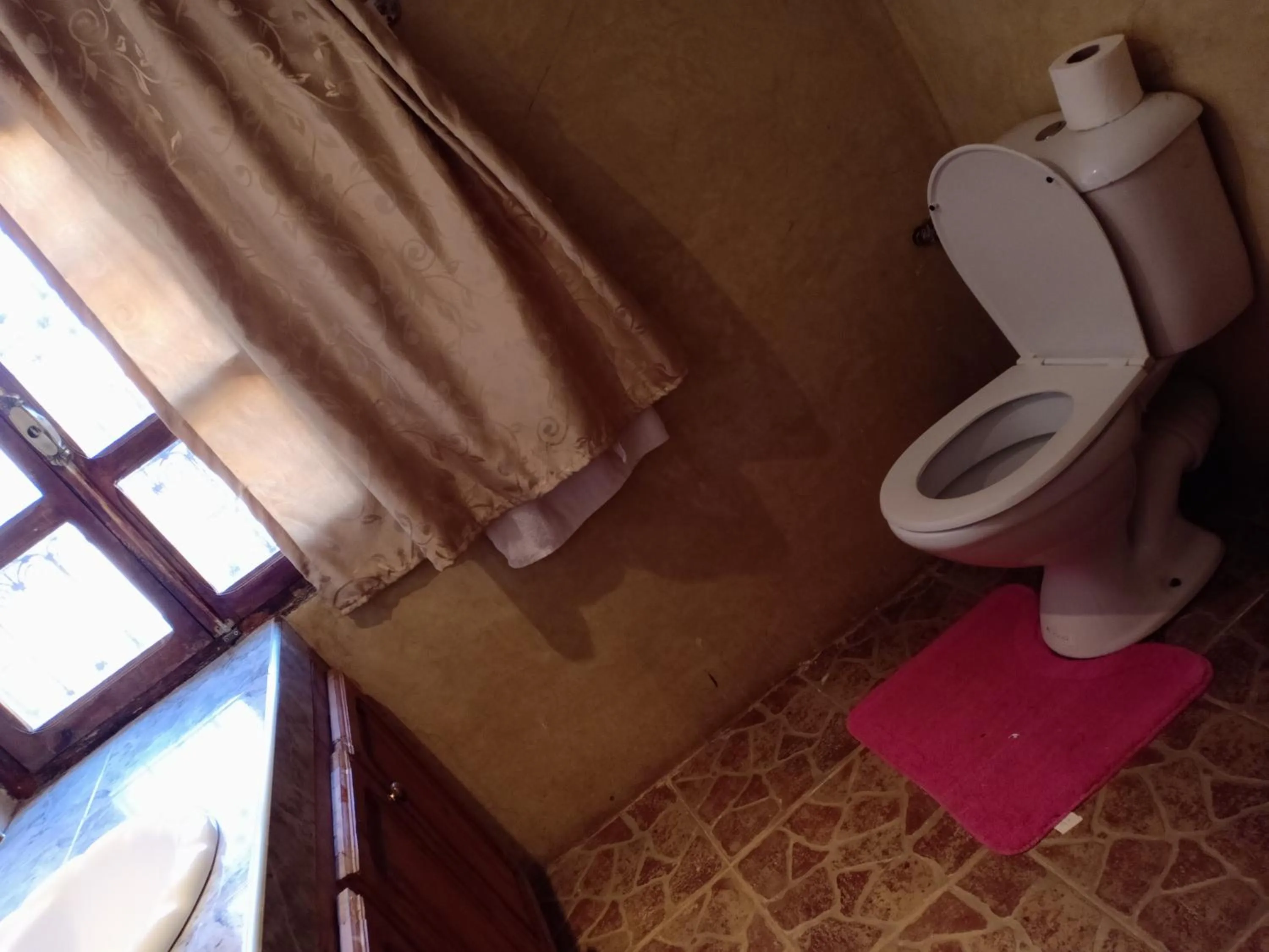 Toilet in Tizi Maison d'Hôtes