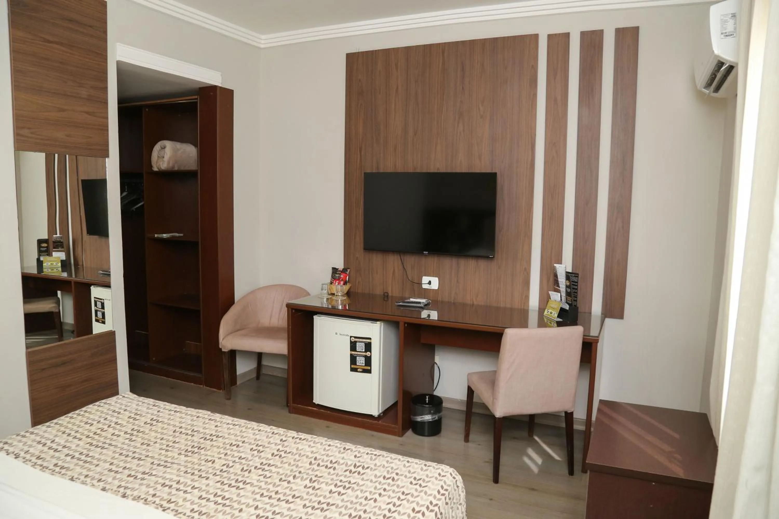 TV and multimedia, Bed in Class Hotel Guaxupé