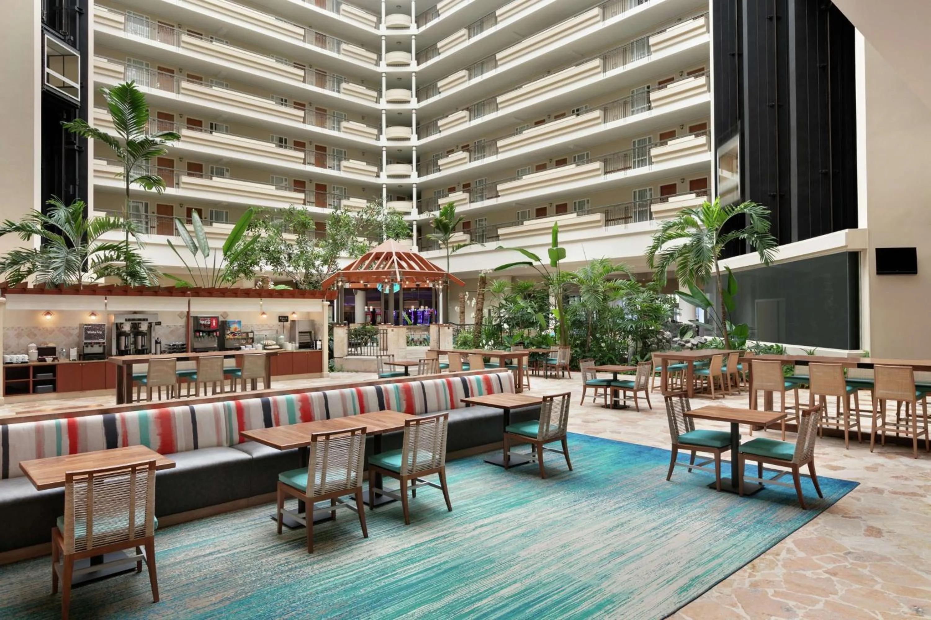 Lobby or reception in Embassy Suites by Hilton San Juan - Hotel & Casino