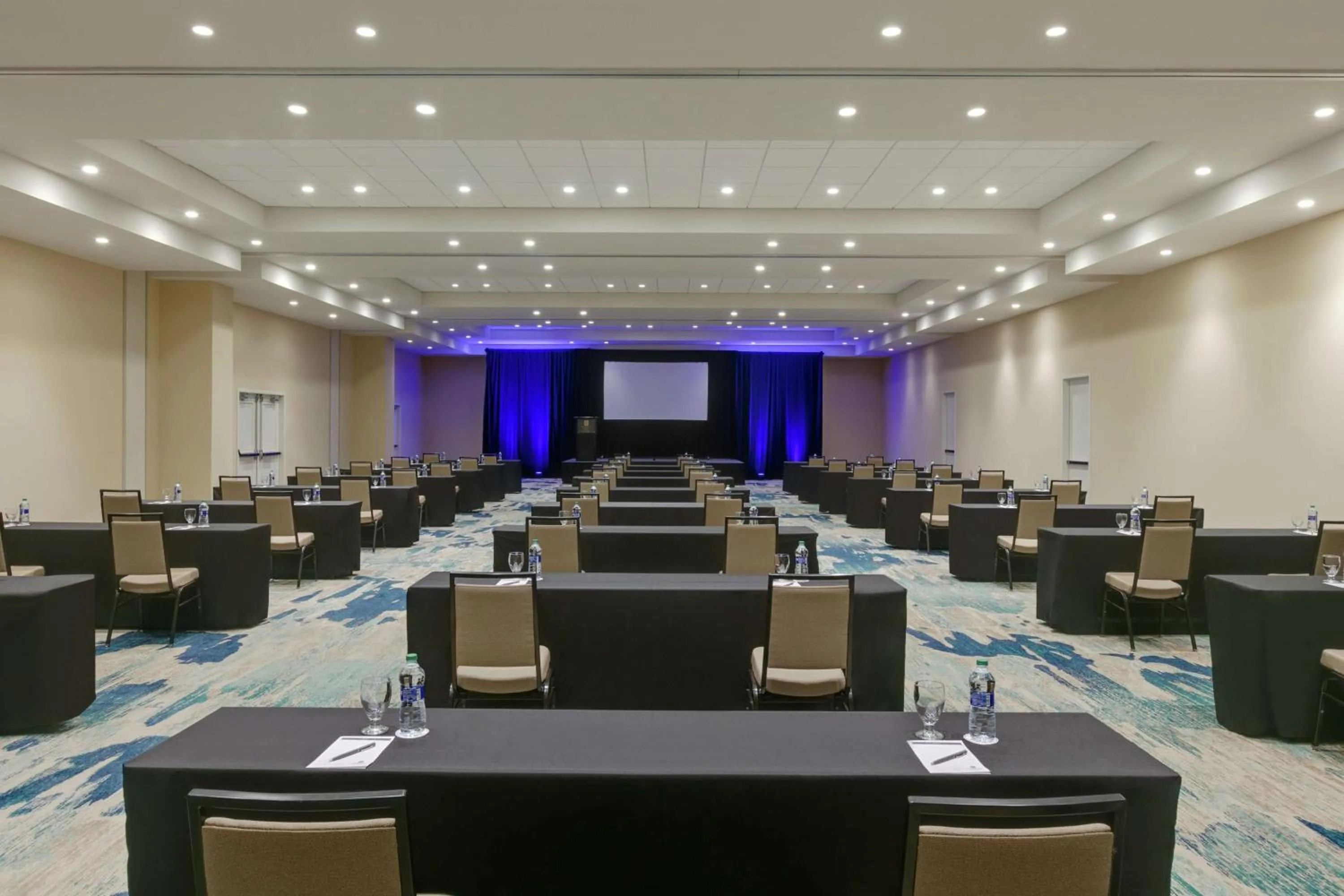 Meeting/conference room in Embassy Suites by Hilton San Juan - Hotel & Casino