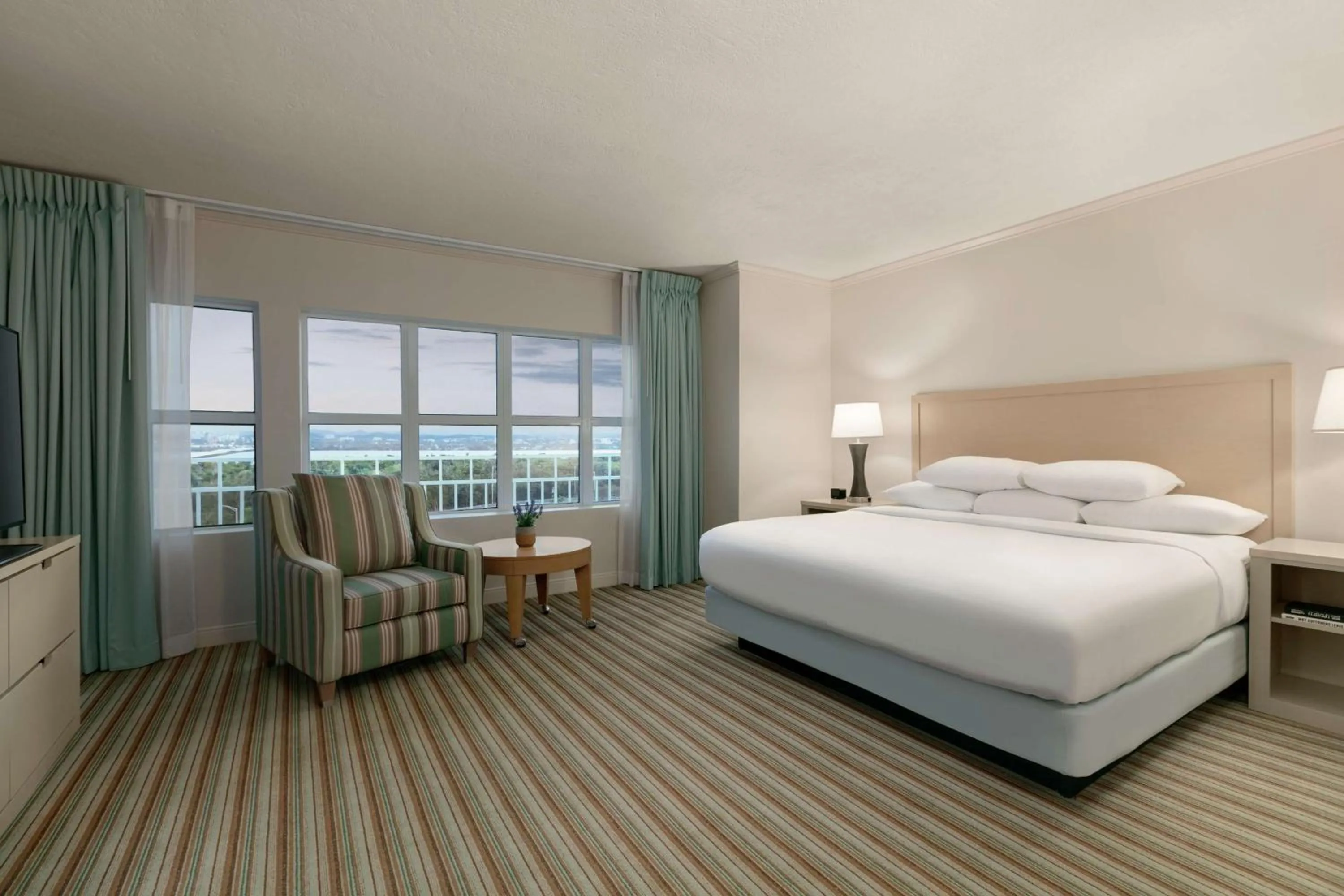 Bed in Embassy Suites by Hilton San Juan - Hotel & Casino