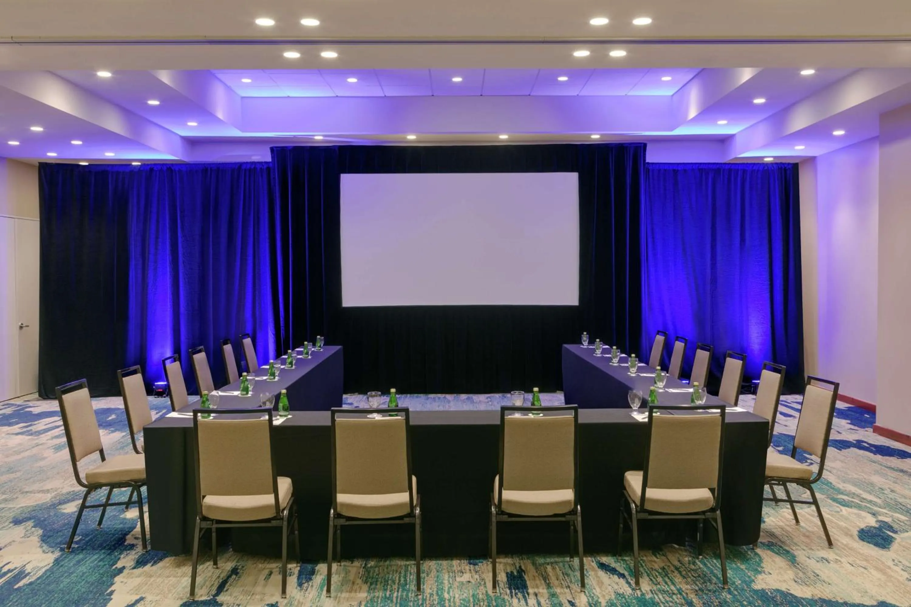 Meeting/conference room in Embassy Suites by Hilton San Juan - Hotel & Casino