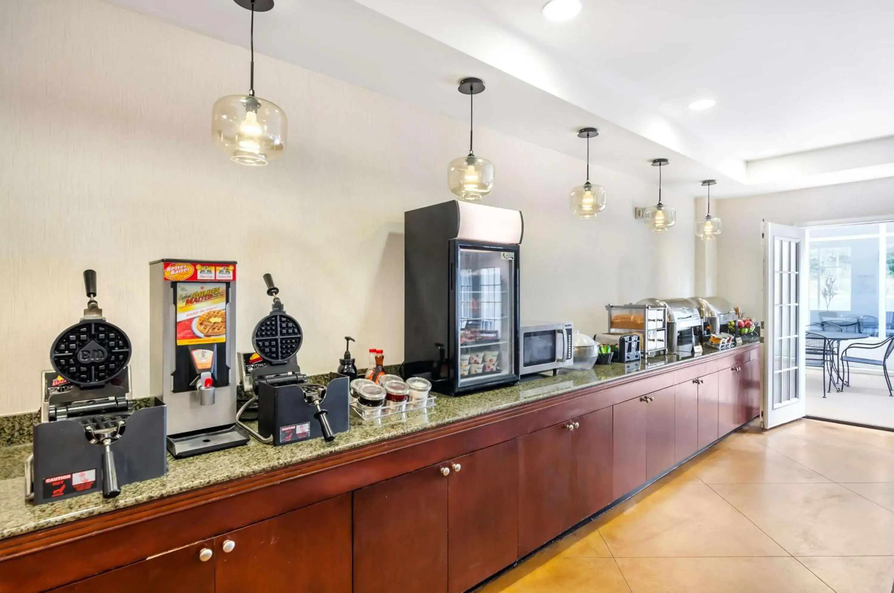 Breakfast in Best Western Plus Waynesboro Breakfast in Best Western Plus Waynesboro