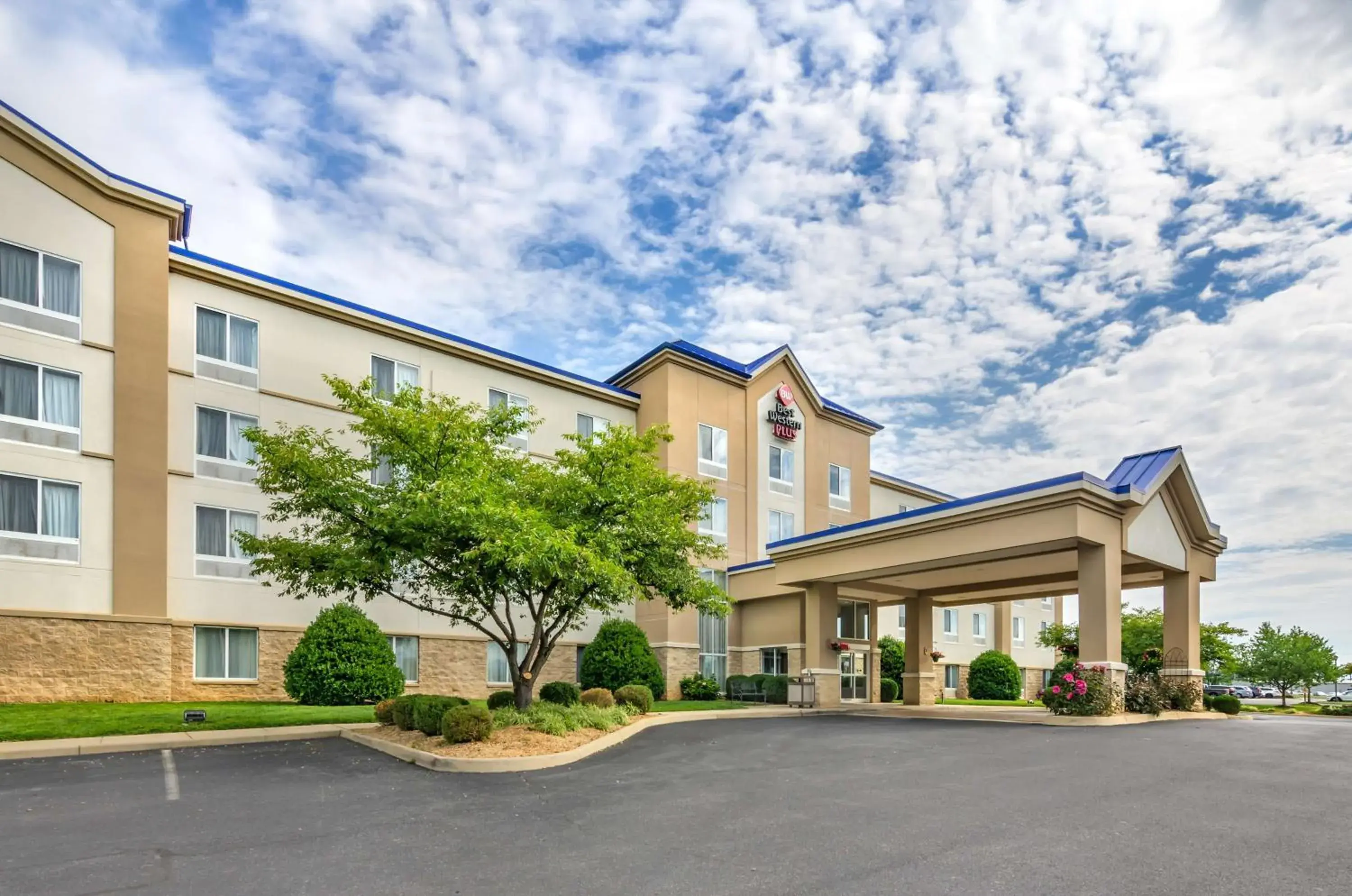 Property building in Best Western Plus Waynesboro Property building in Best Western Plus Waynesboro