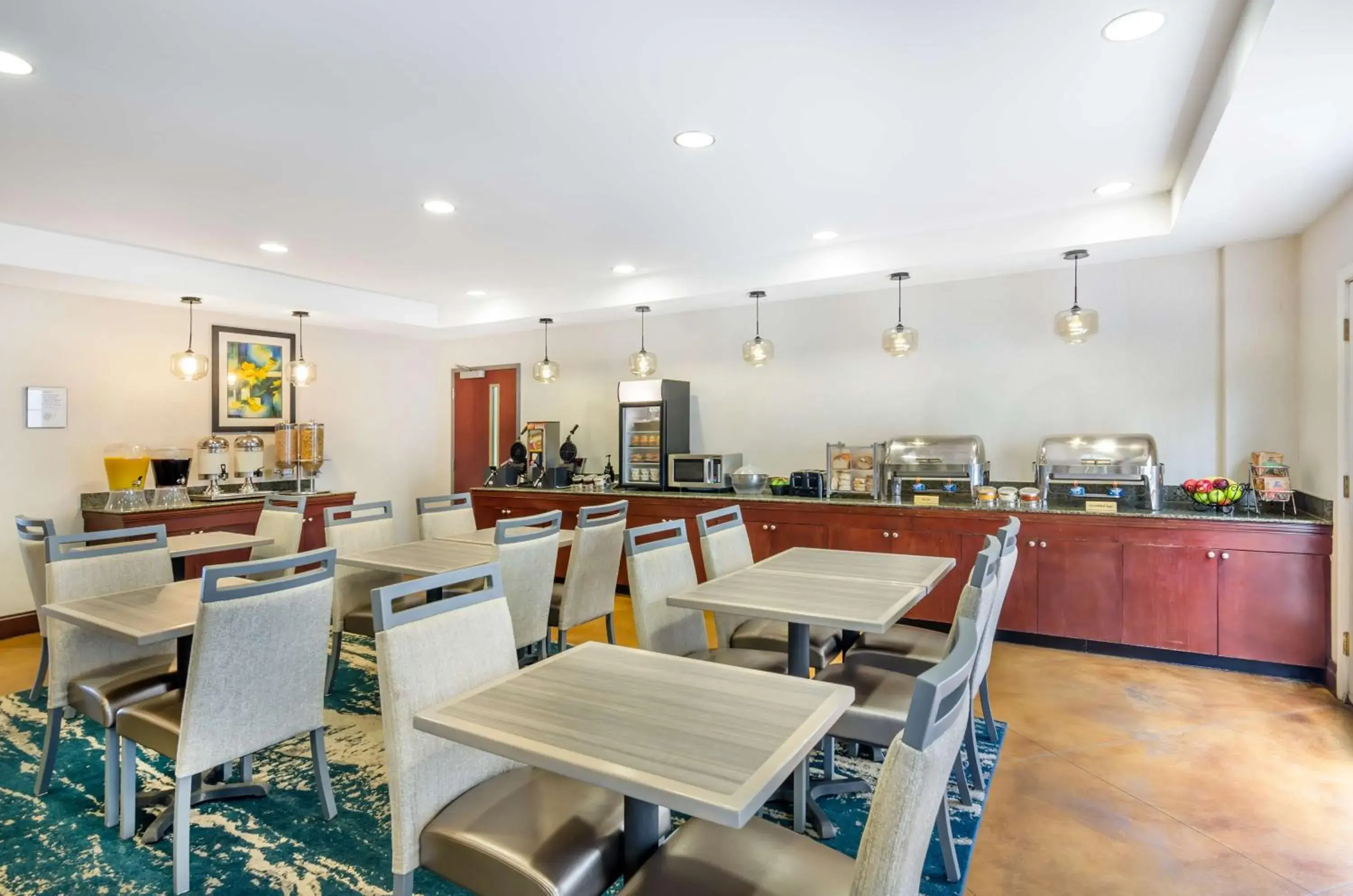 Breakfast in Best Western Plus Waynesboro Breakfast in Best Western Plus Waynesboro