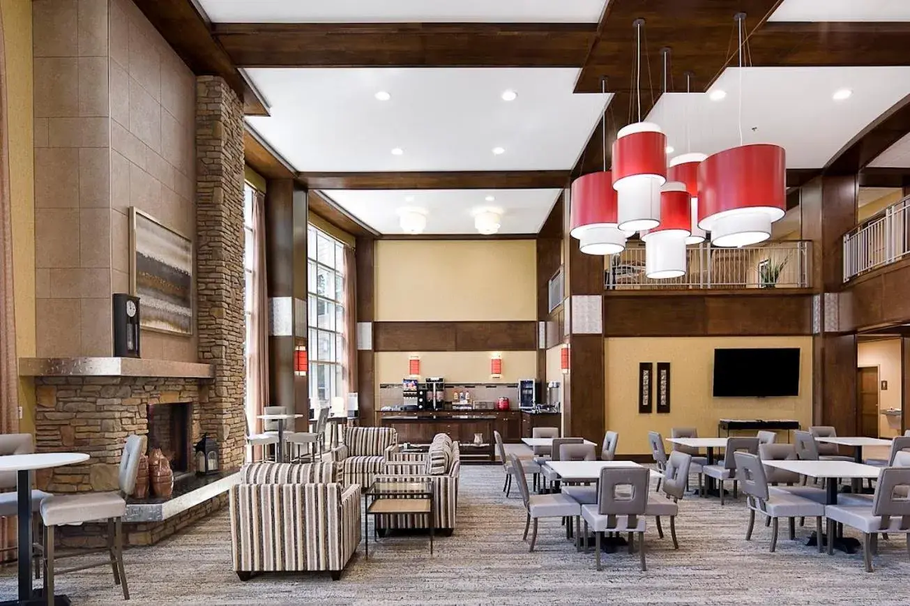 Breakfast in ClubHouse Hotel and Suites Breakfast in ClubHouse Hotel and Suites