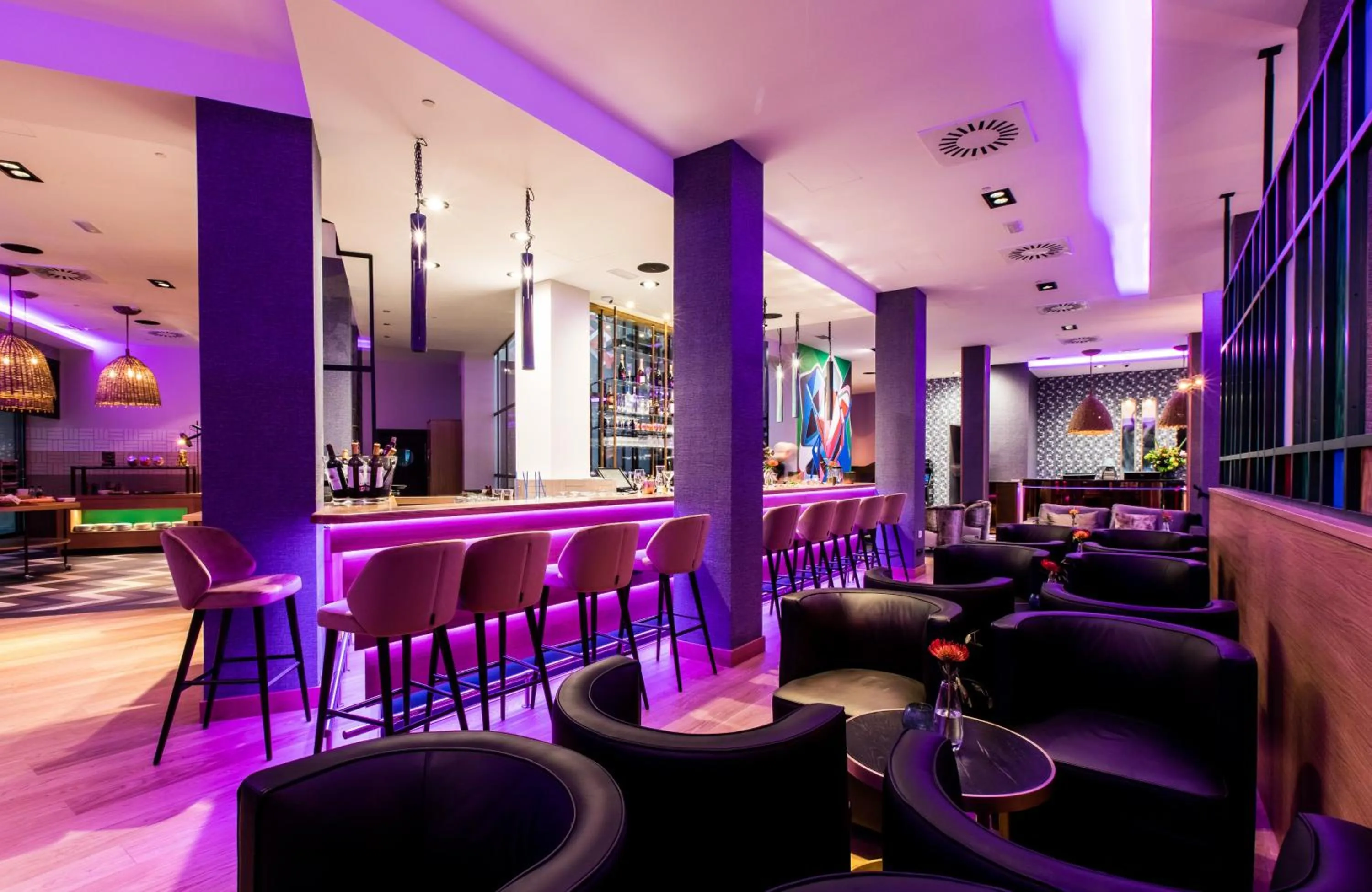 Lounge or bar in NYX Hotel Bilbao by Leonardo Hotels