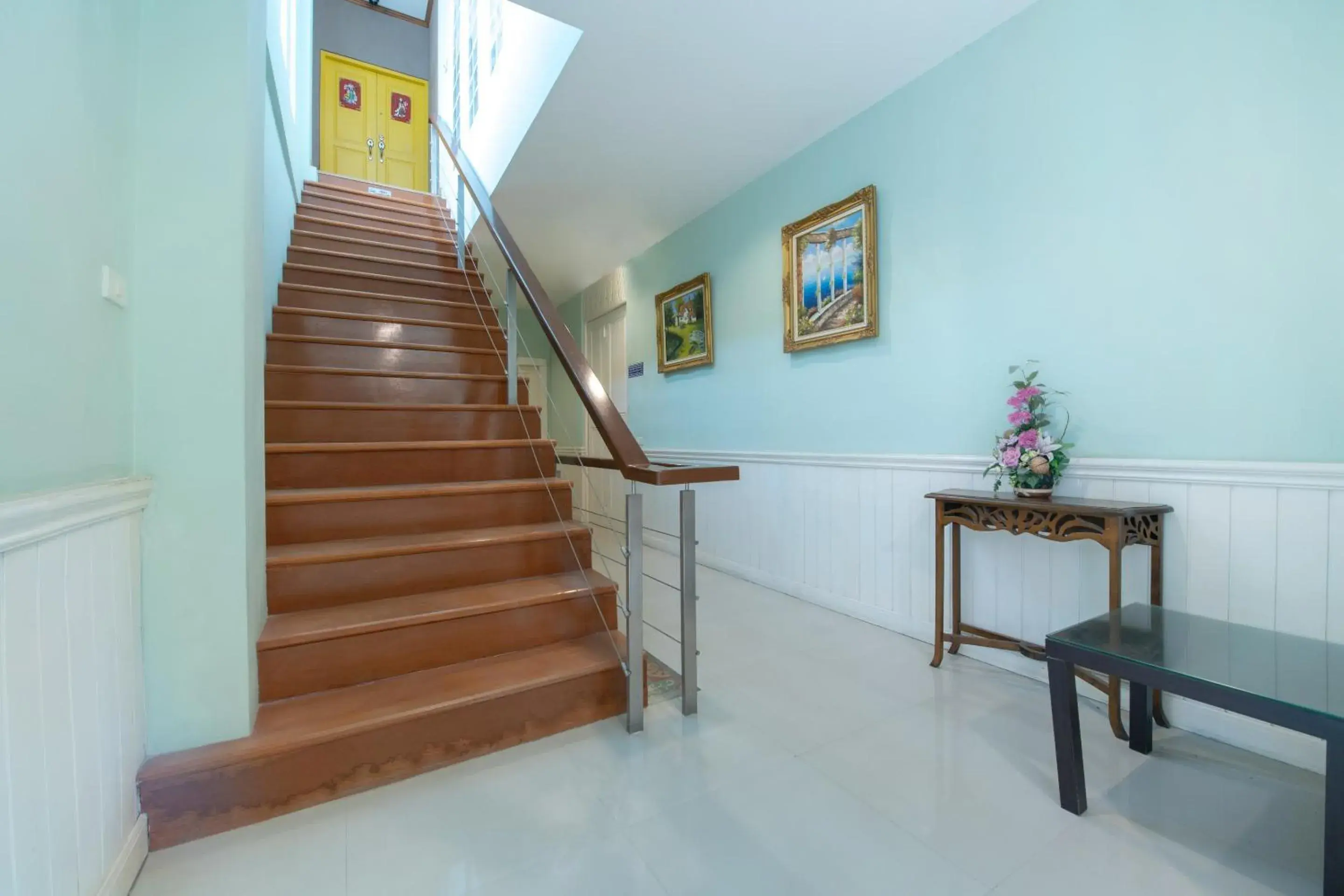 Lobby or reception in Blooming Hill Boutique Suites Lobby or reception in Blooming Hill Boutique Suites