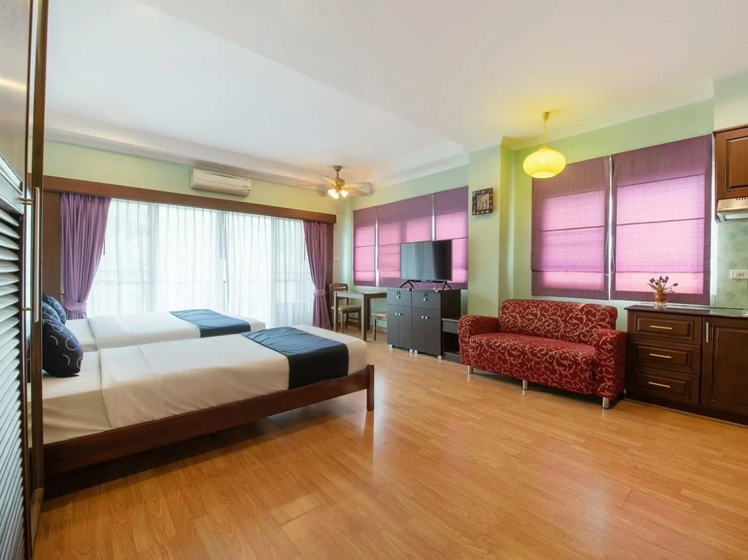 Bed in Blooming Hill Boutique Suites