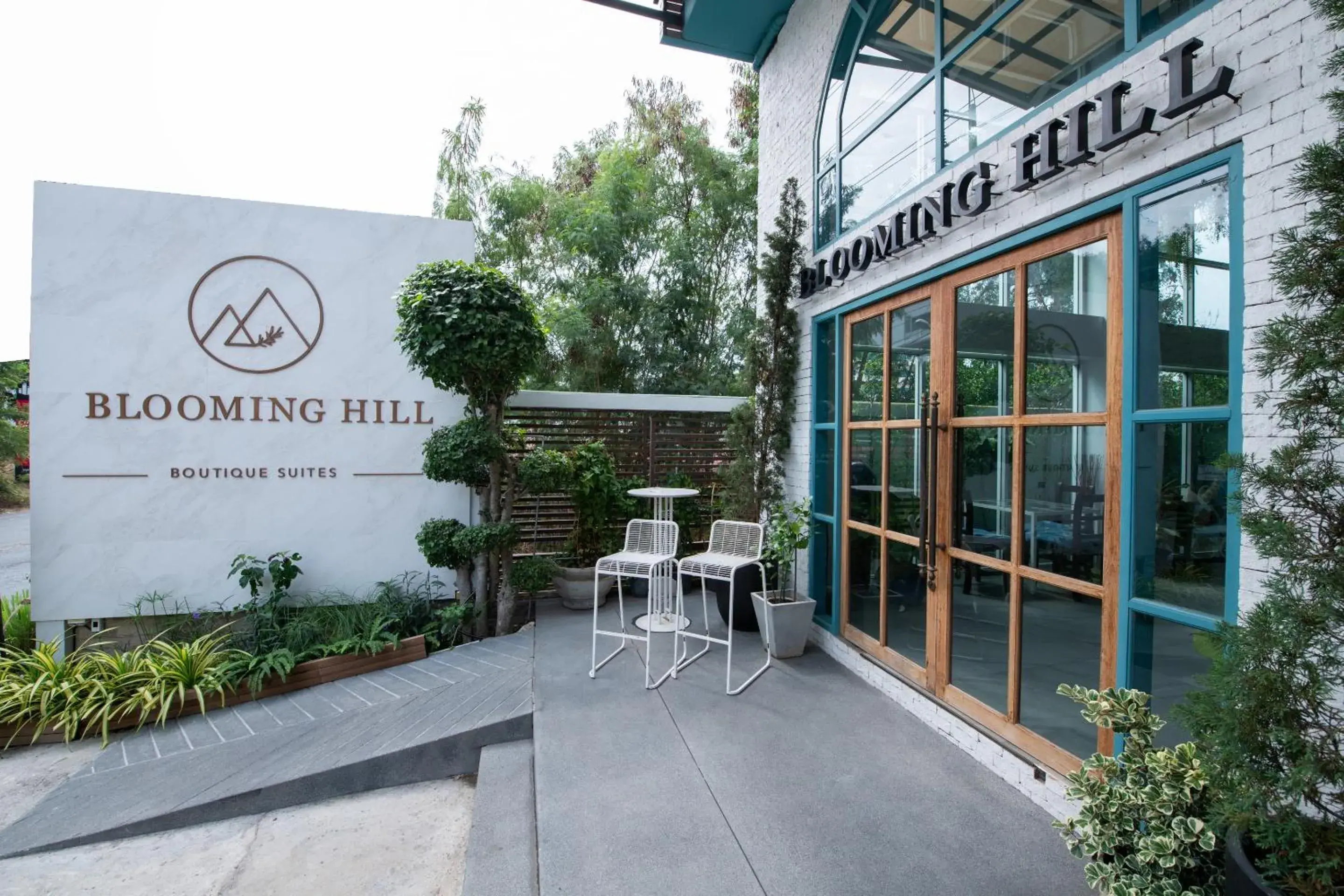Facade/entrance in Blooming Hill Boutique Suites Facade/entrance in Blooming Hill Boutique Suites