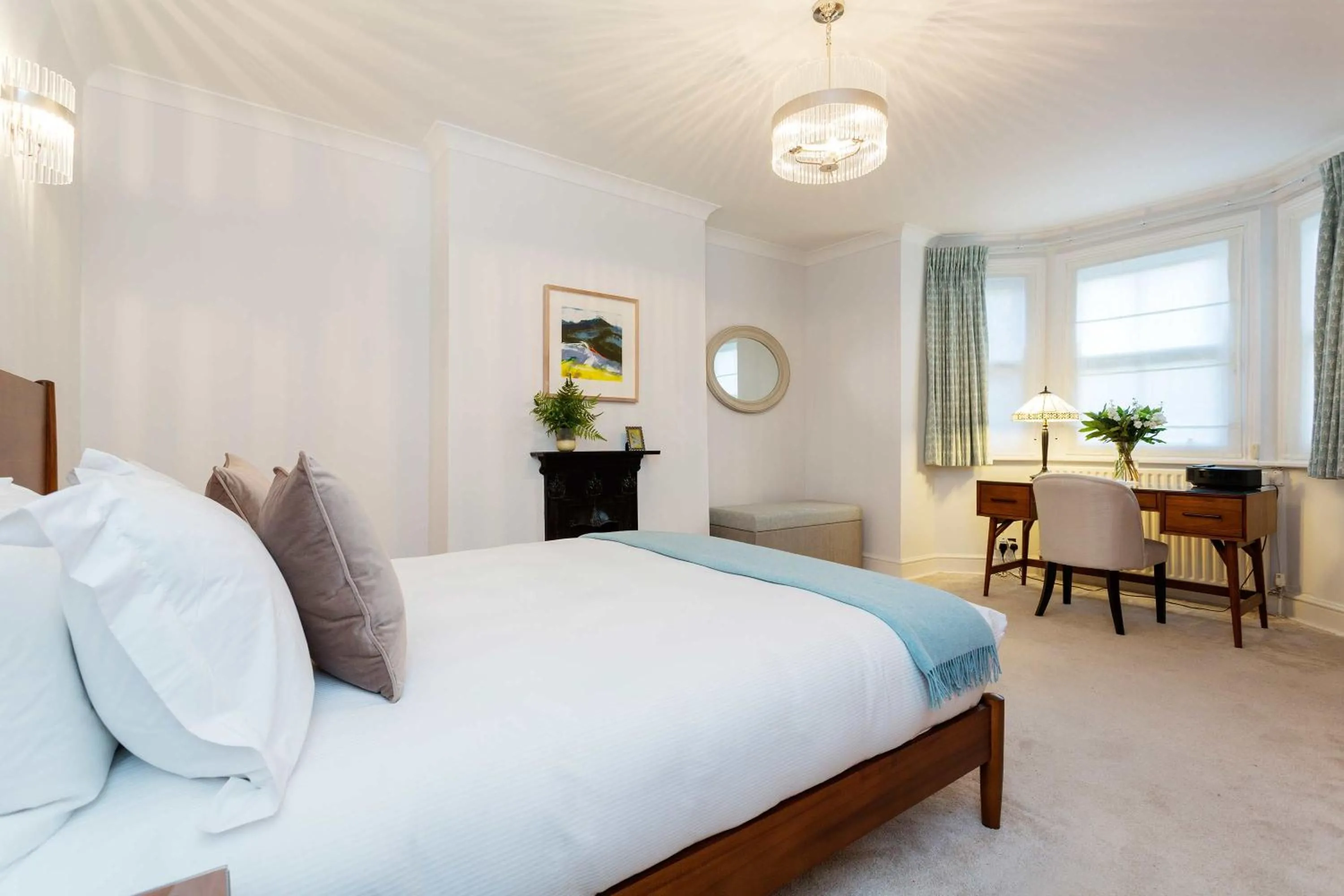 Bedroom, Bed in Veeve - Village Beauty