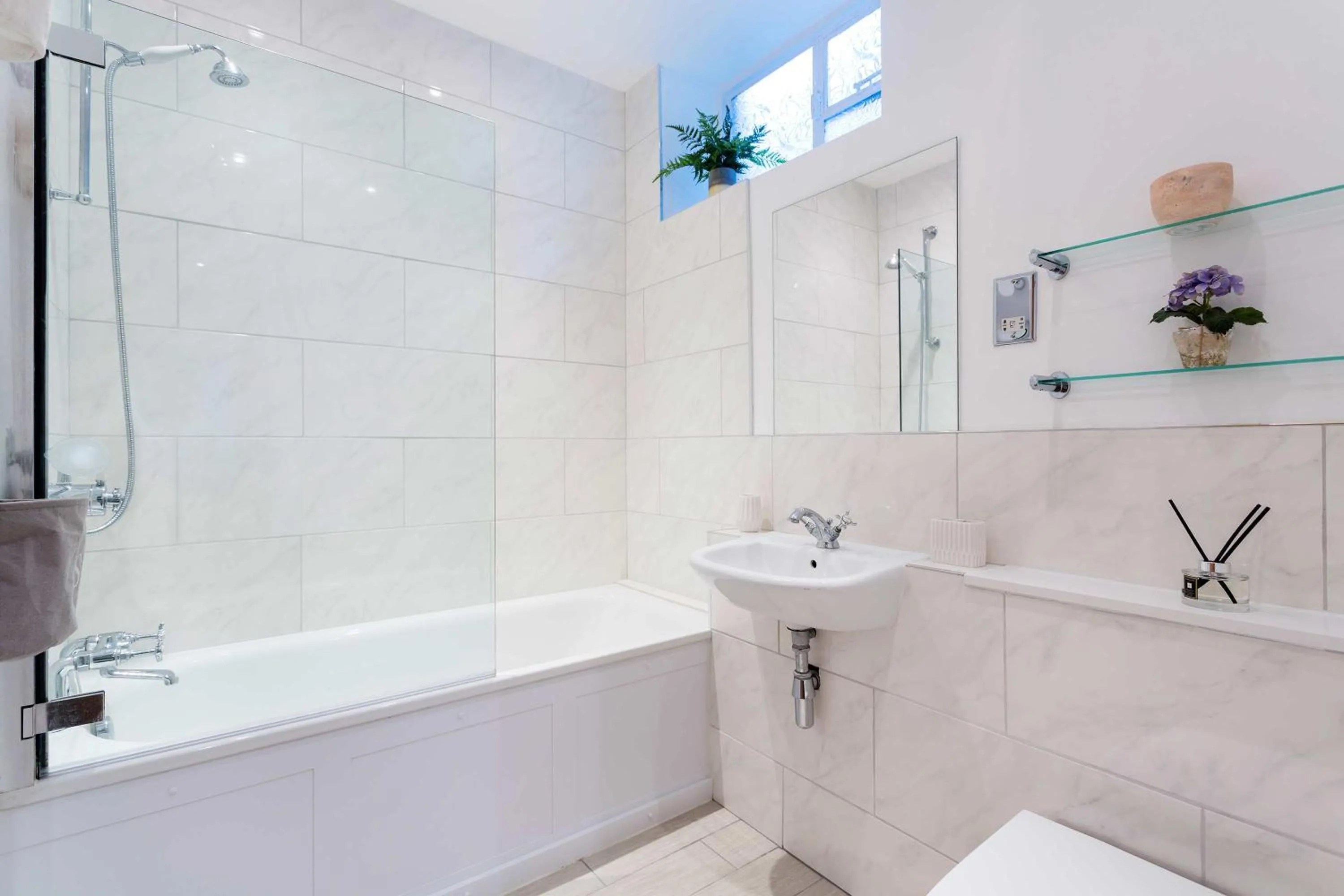 Bathroom in Veeve - Village Beauty