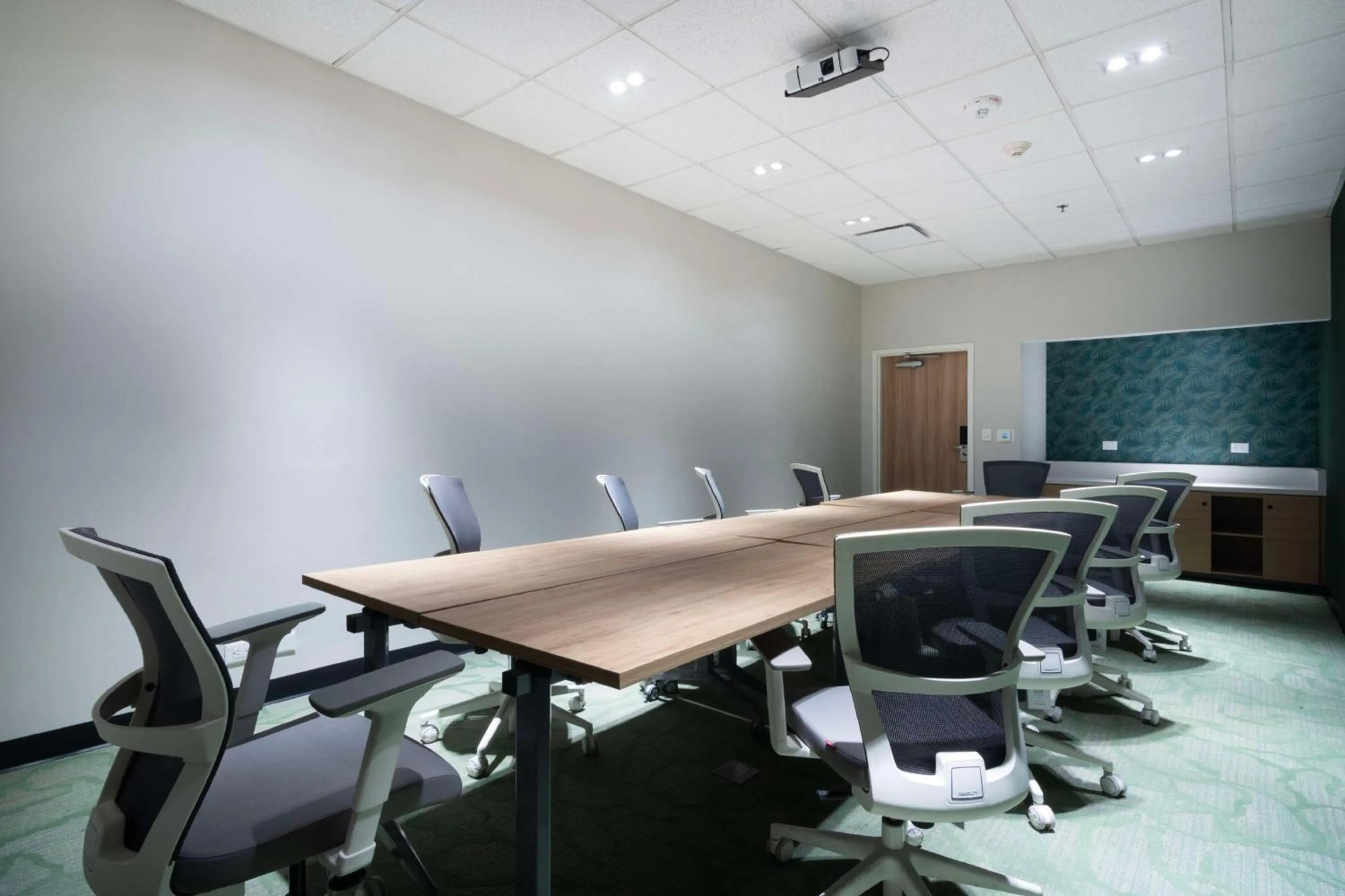 Meeting/conference room in Hampton by Hilton Saltillo Zona Aeropuerto
