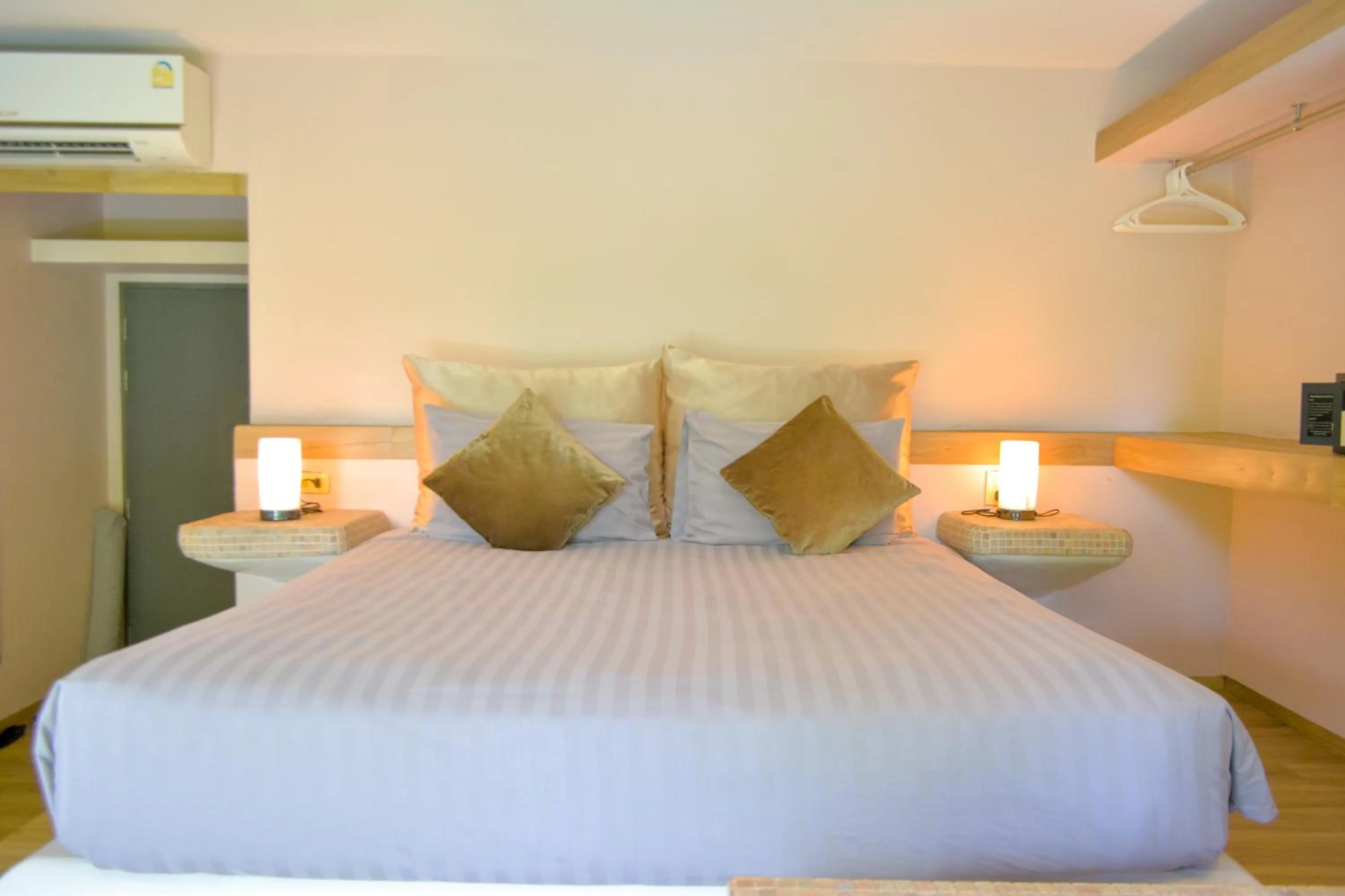 Bed in Le Divine Comedie Beach Resort