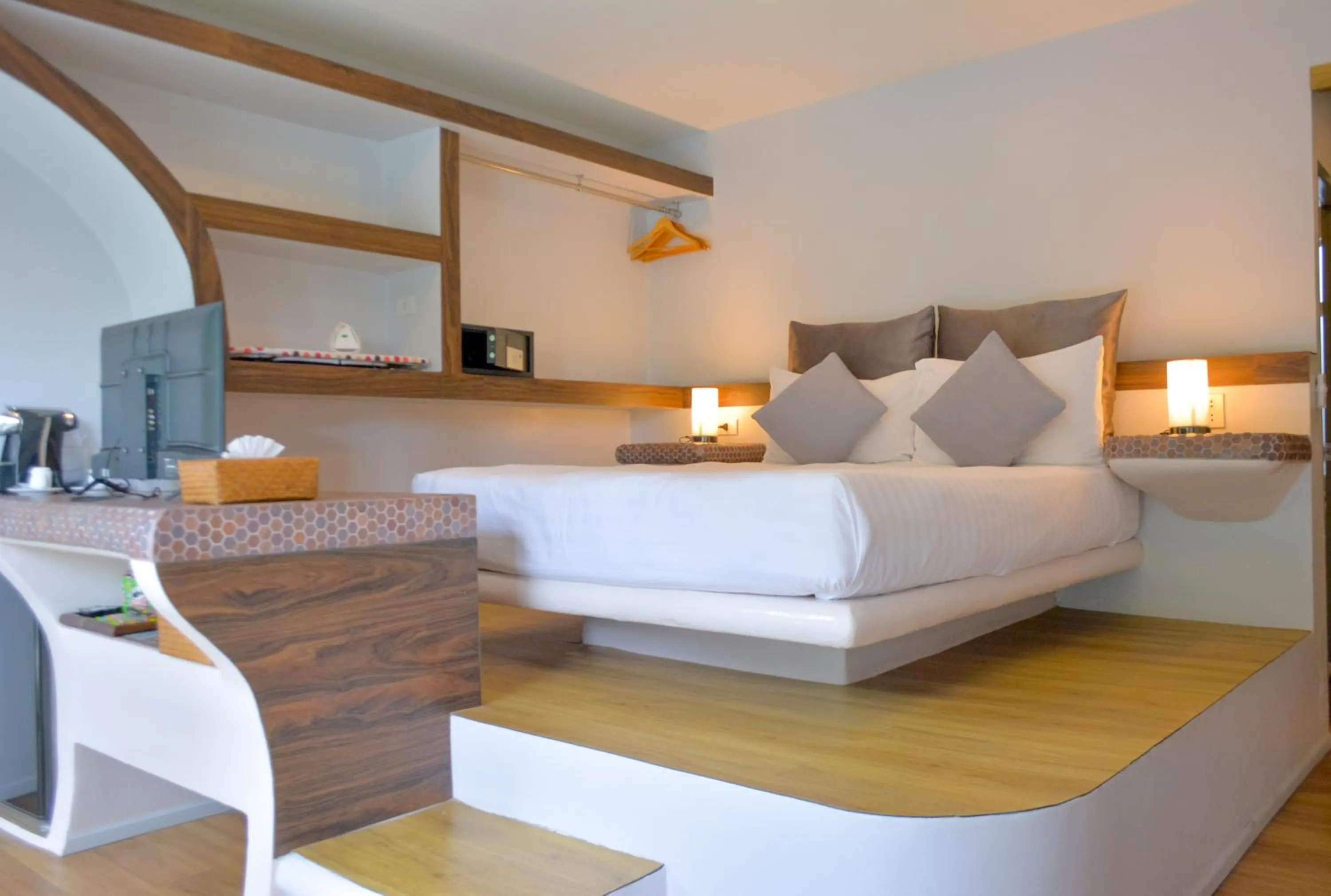 Bed in Le Divine Comedie Beach Resort