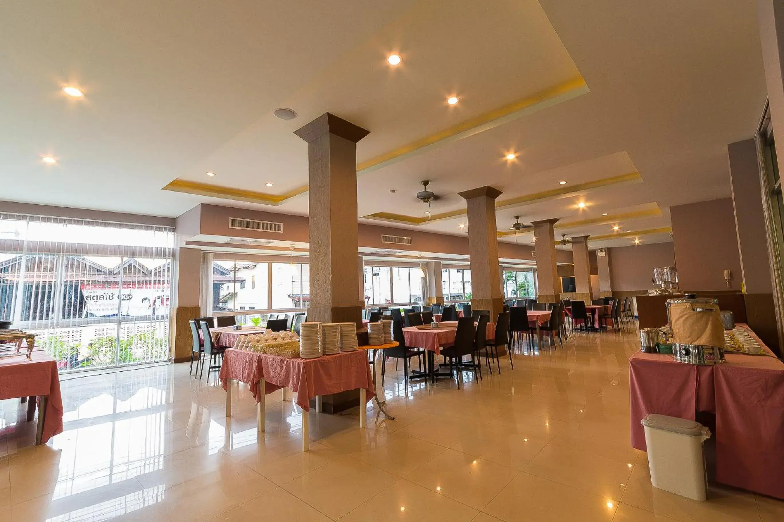 Restaurant/places to eat in SinKiat Buri Hotel Restaurant/places to eat in SinKiat Buri Hotel