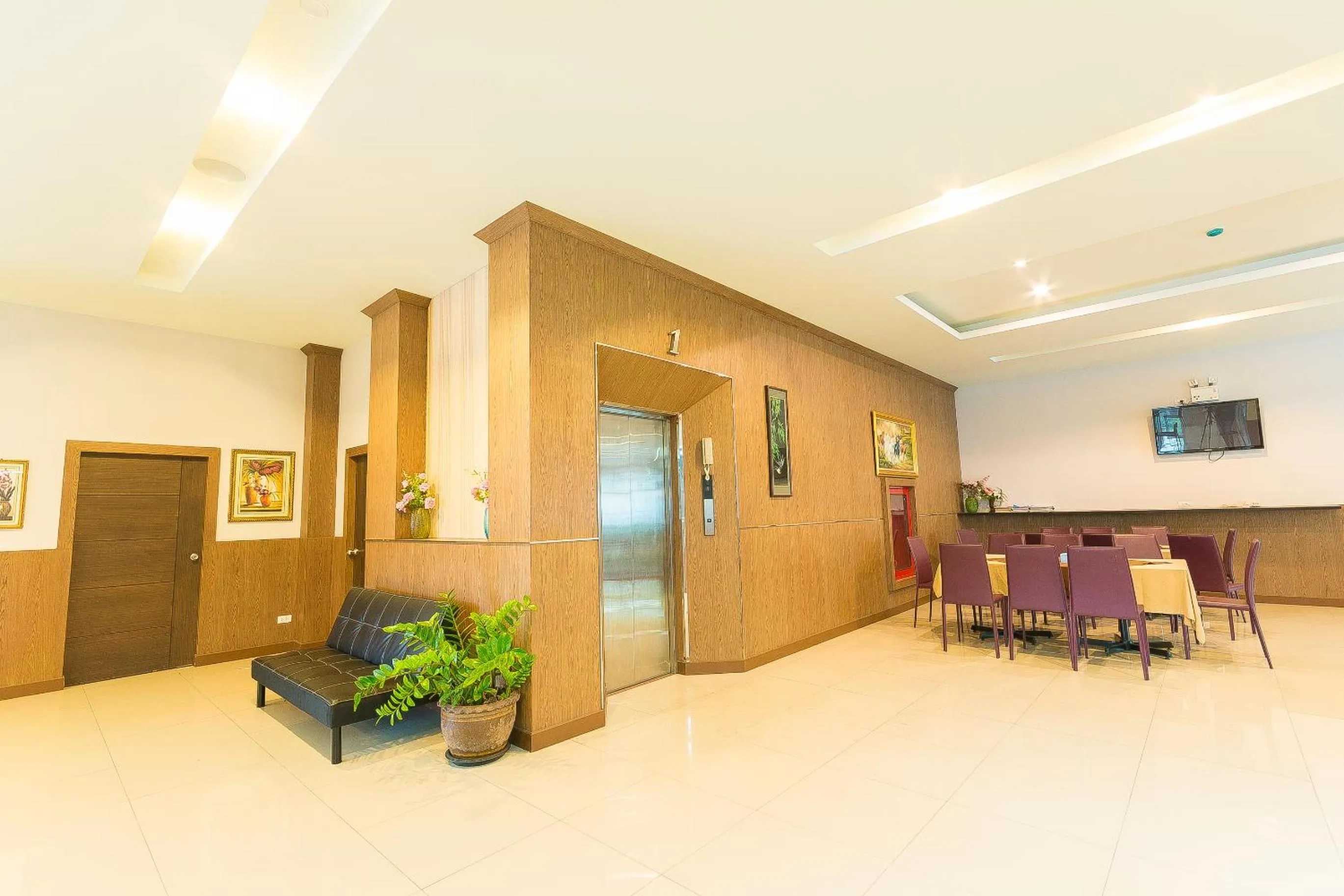 Lobby or reception in SinKiat Buri Hotel