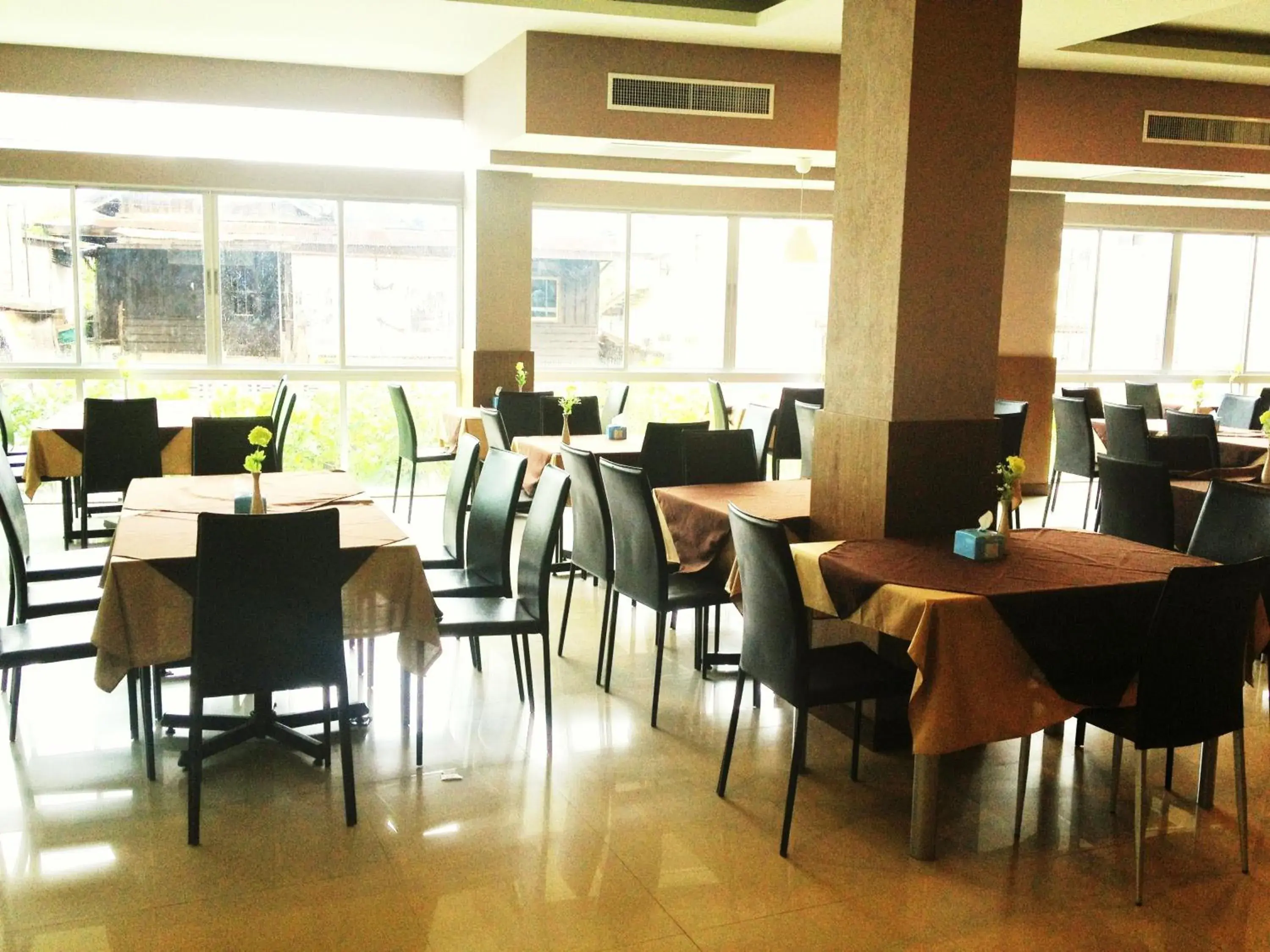 Restaurant/places to eat in SinKiat Buri Hotel Restaurant/places to eat in SinKiat Buri Hotel