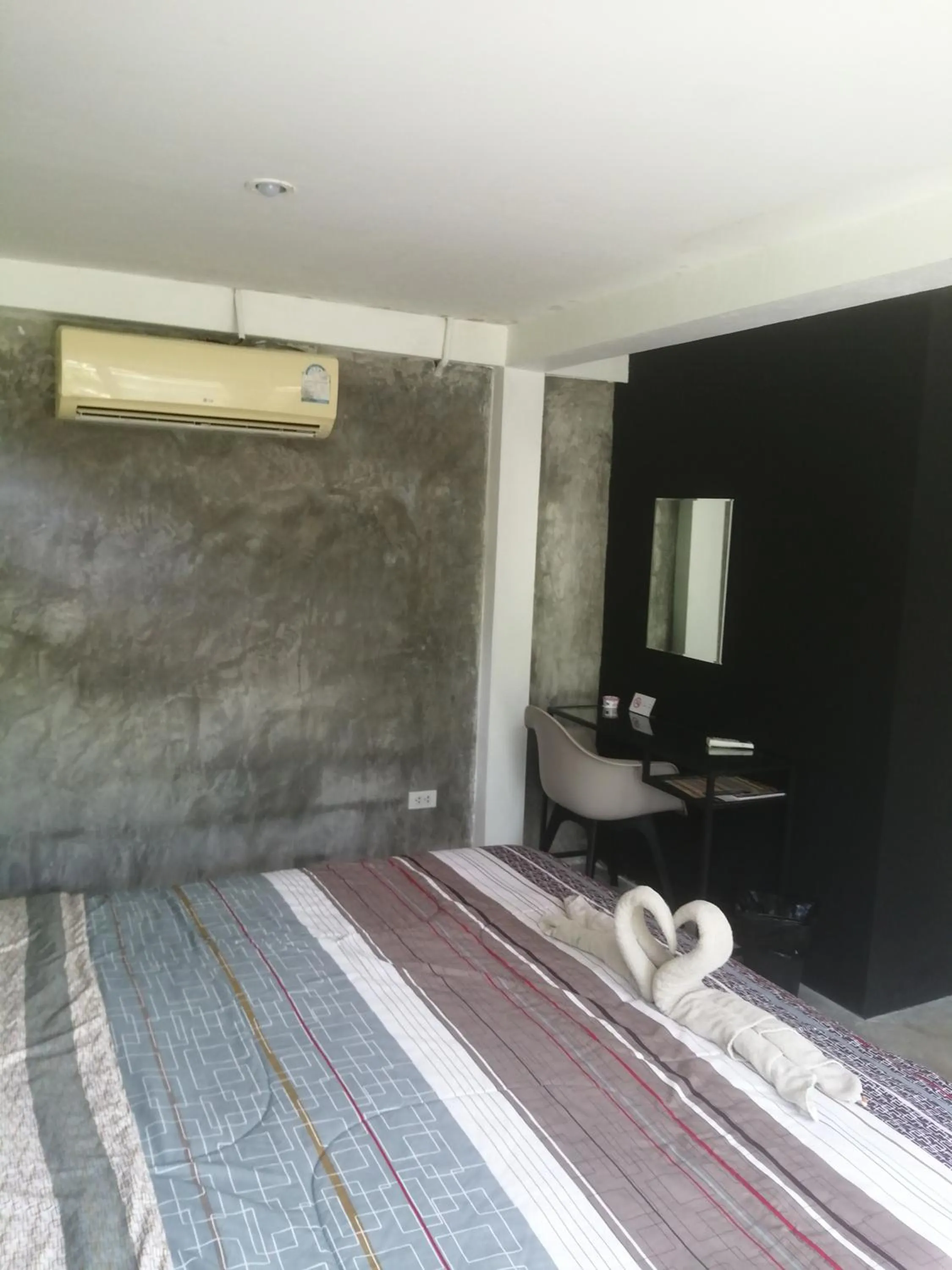 Bedroom, Bed in Lazy Republique