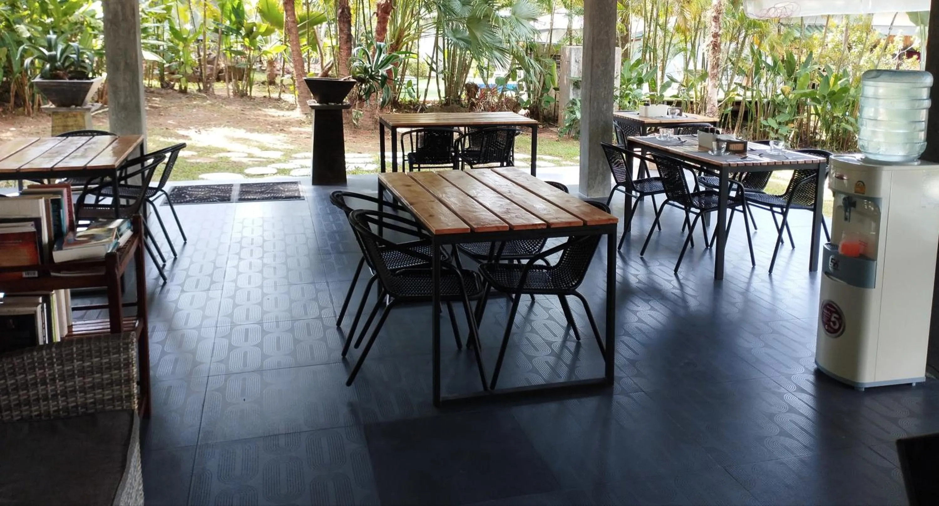 Restaurant/places to eat in Lazy Republique