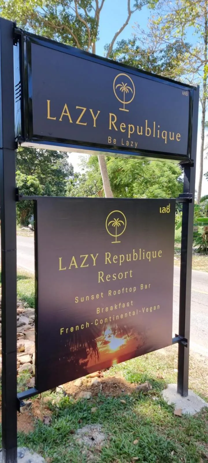 Facade/entrance in Lazy Republique