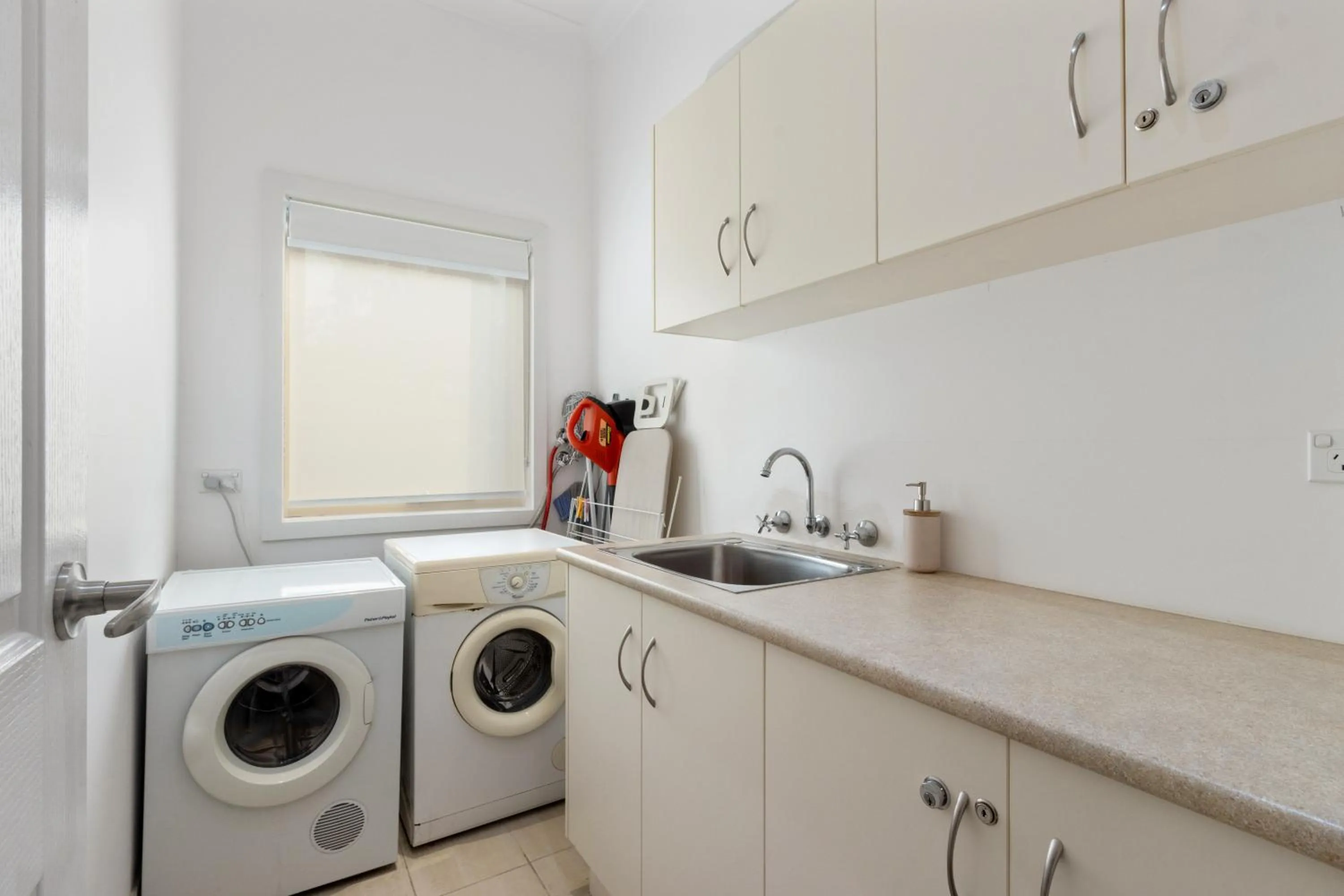 flat iron in Lambert Estate Retreat