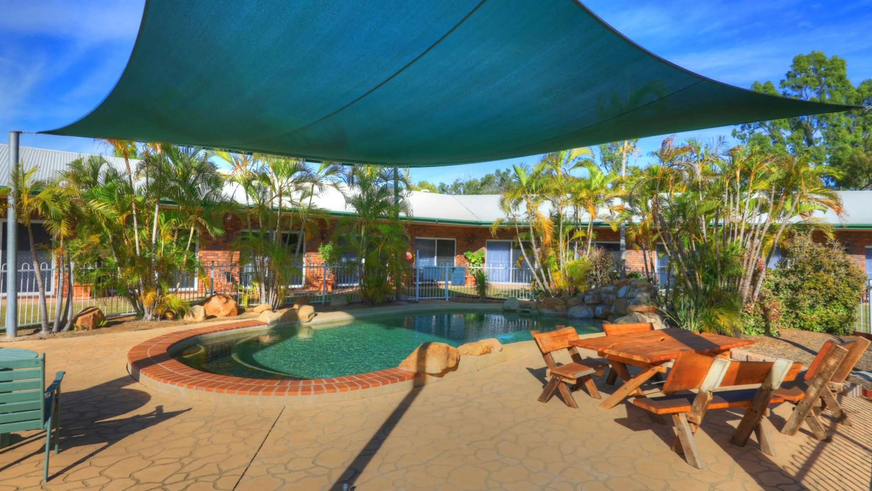 Swimming pool in Heritage Lodge Motel