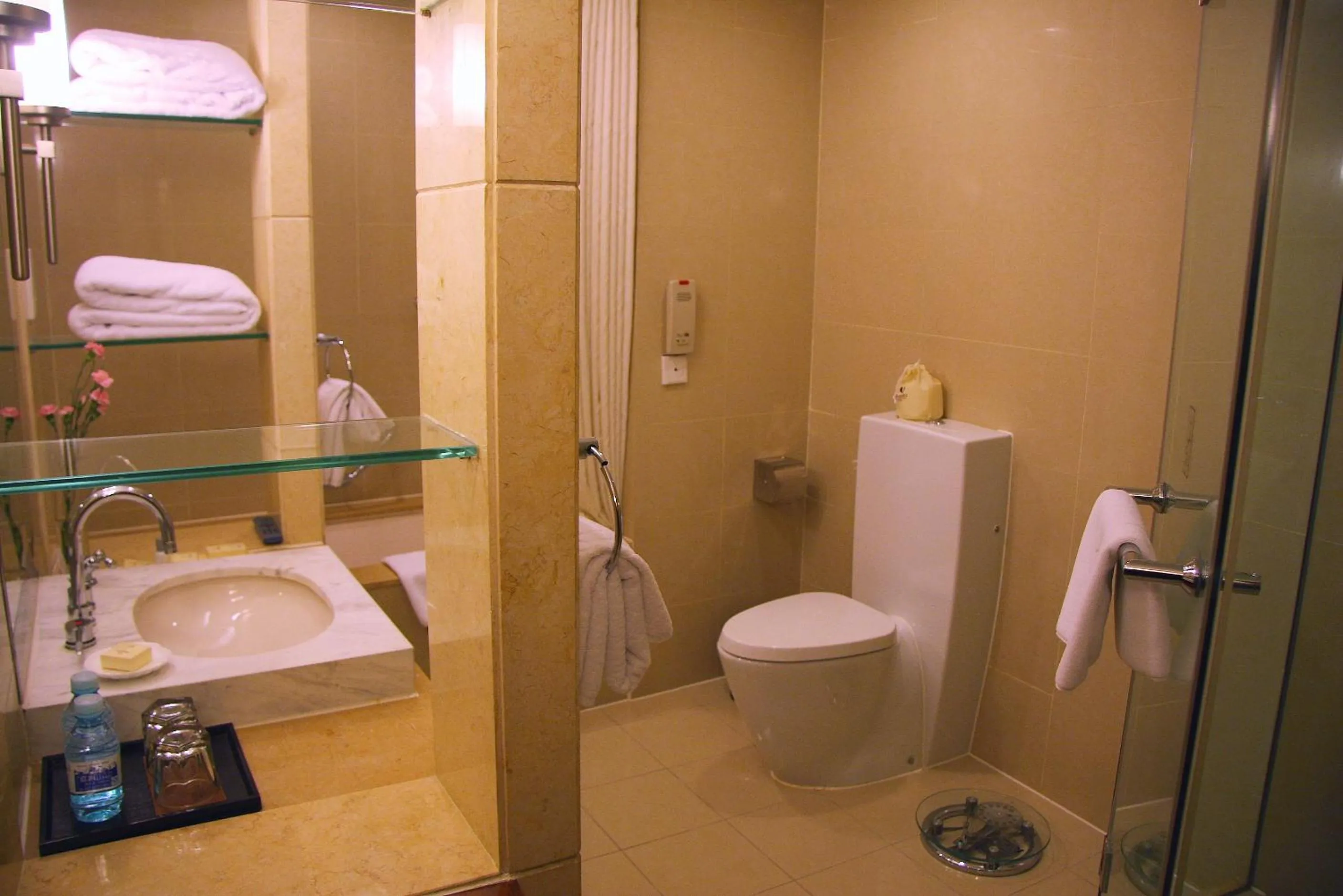 Bathroom in Jianguo Garden Hotel