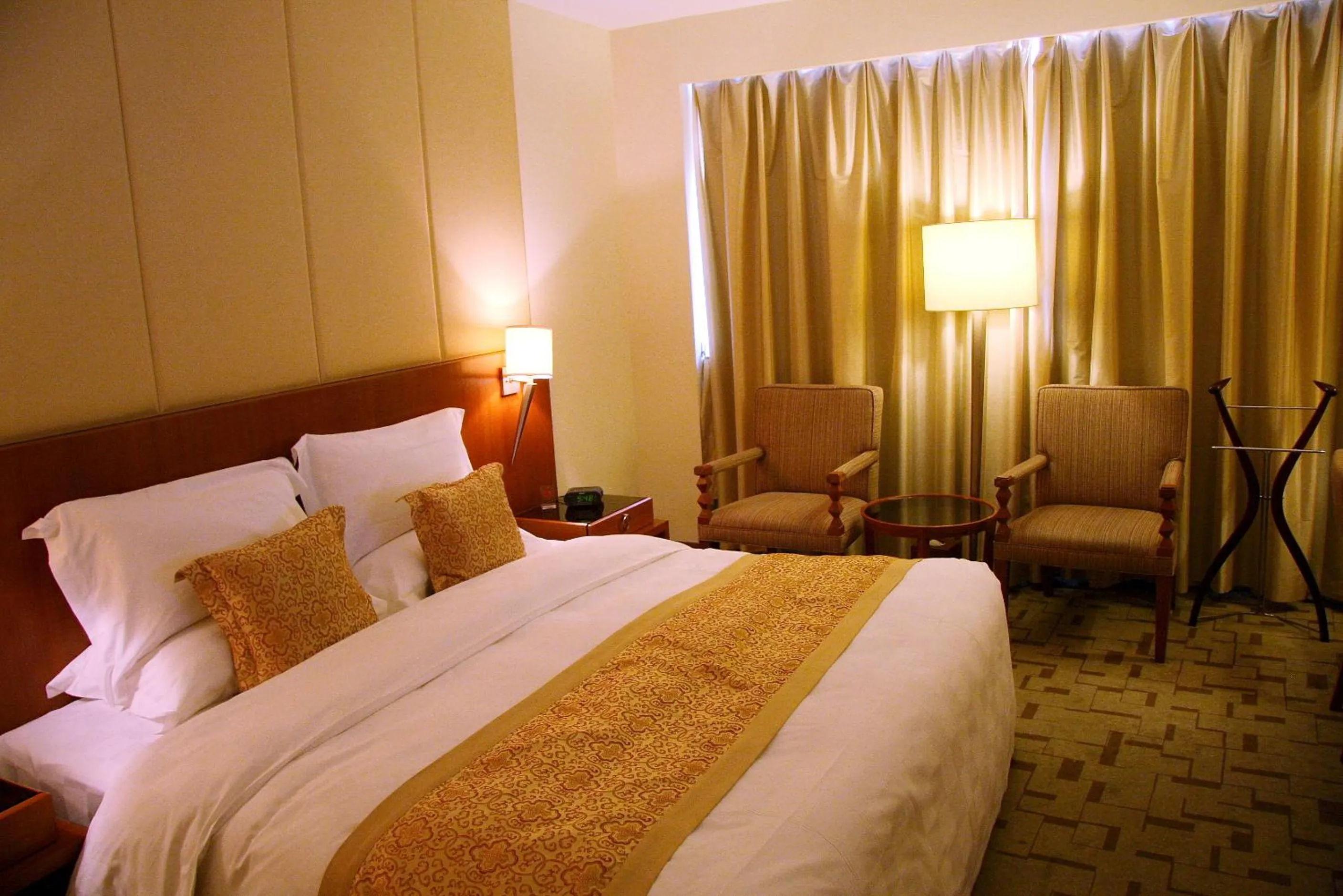 Bed in Jianguo Garden Hotel