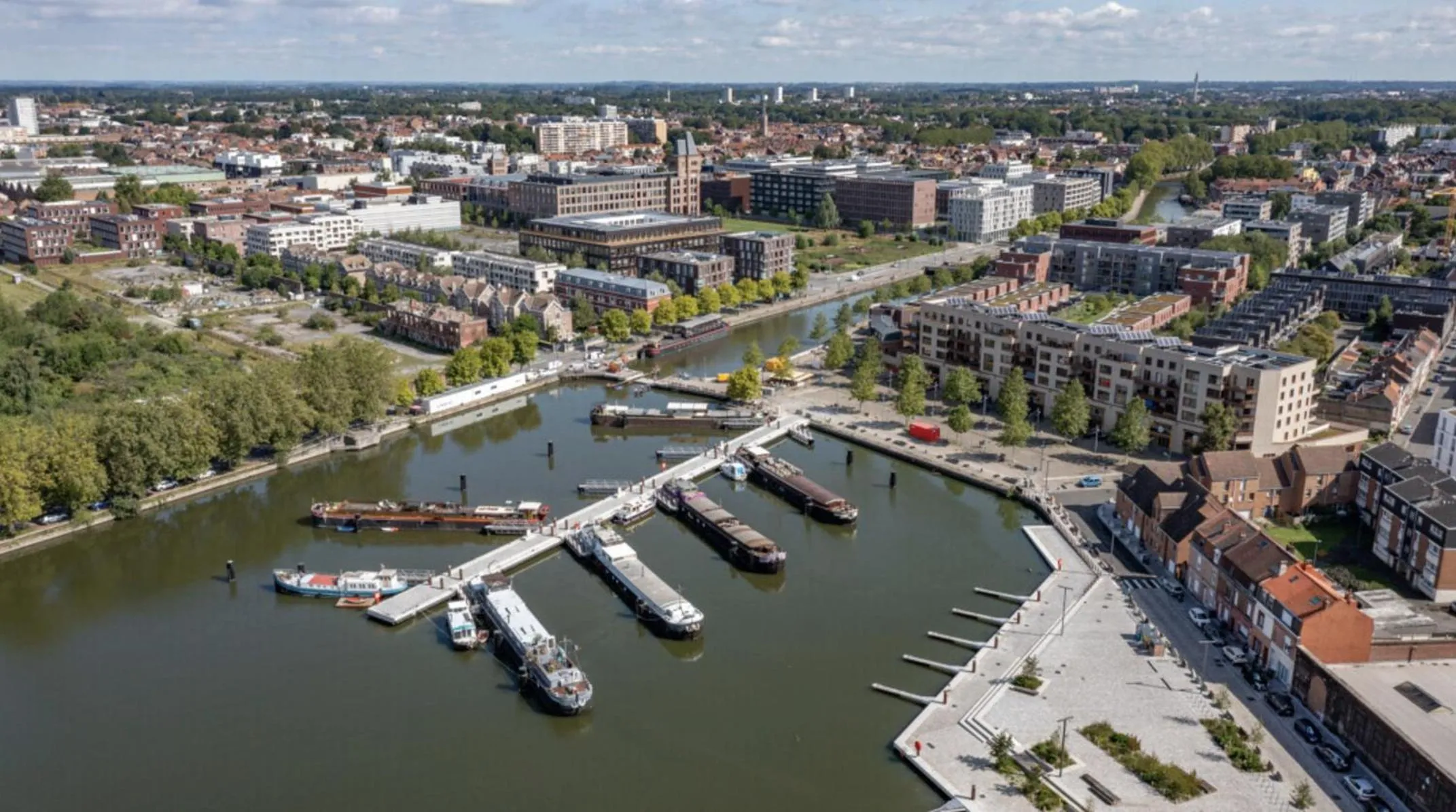 Bateau péniche au coeur de Lille